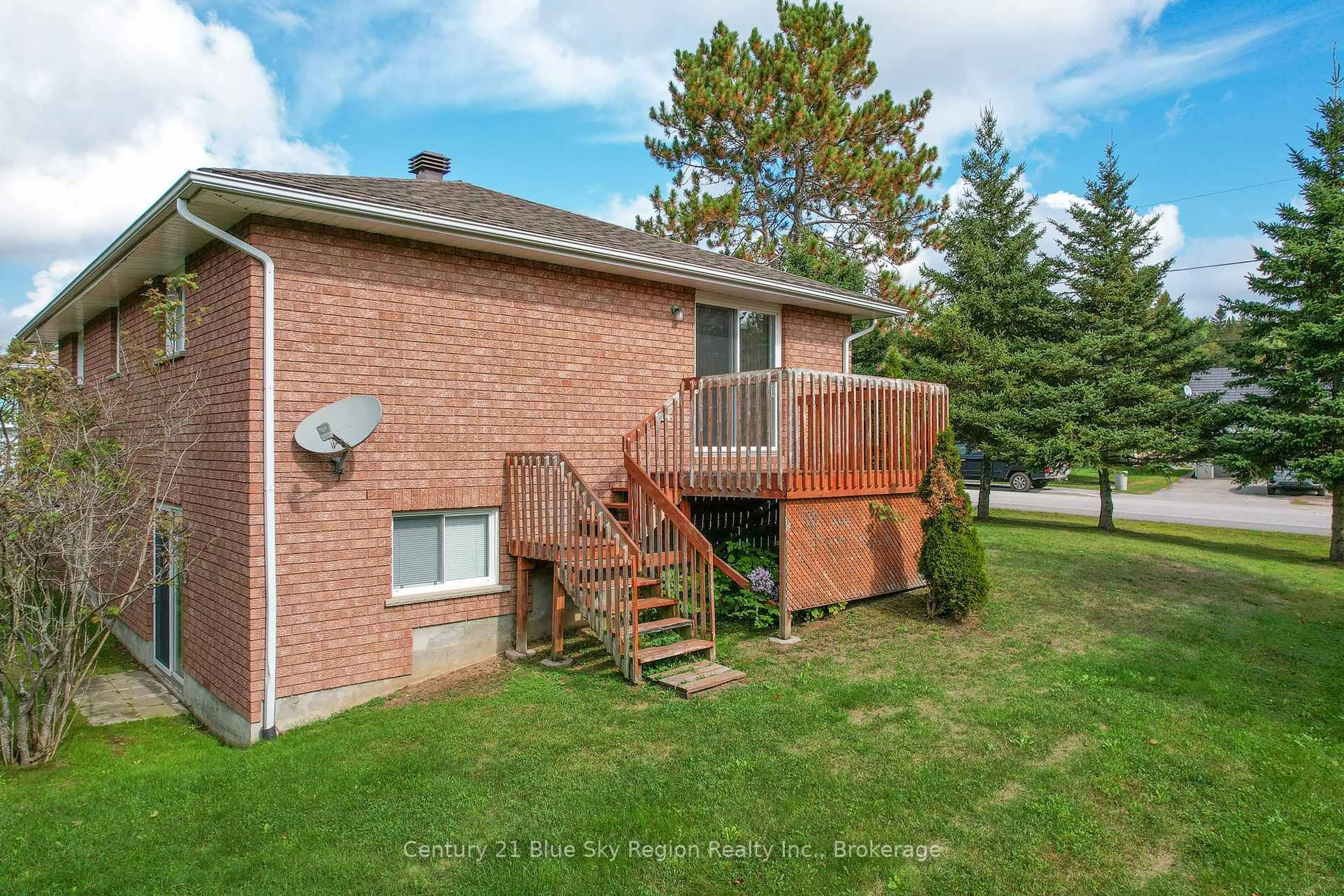 Patio, street for 363 Main St, Powassan Ontario P0H 0A4