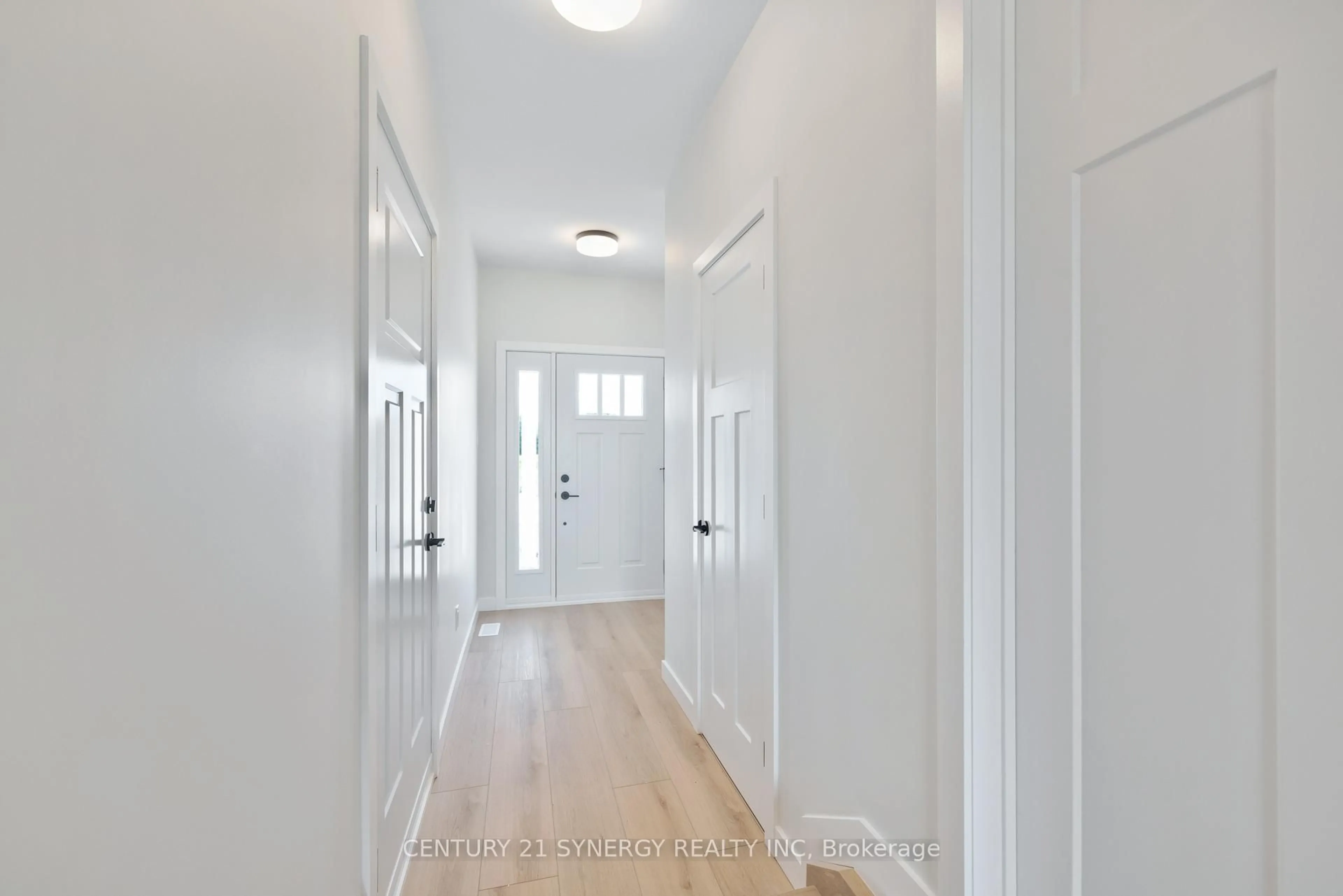 Indoor entryway for 25 HELEN St, North Stormont Ontario K0A 1R0
