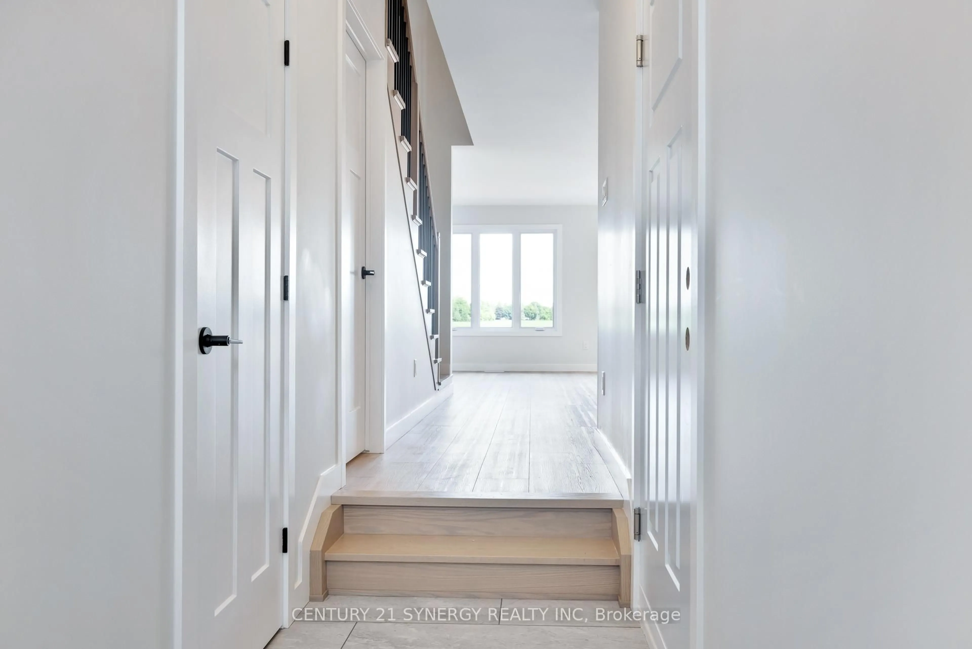 Indoor entryway for 21 HELEN St, North Stormont Ontario K0A 1R0