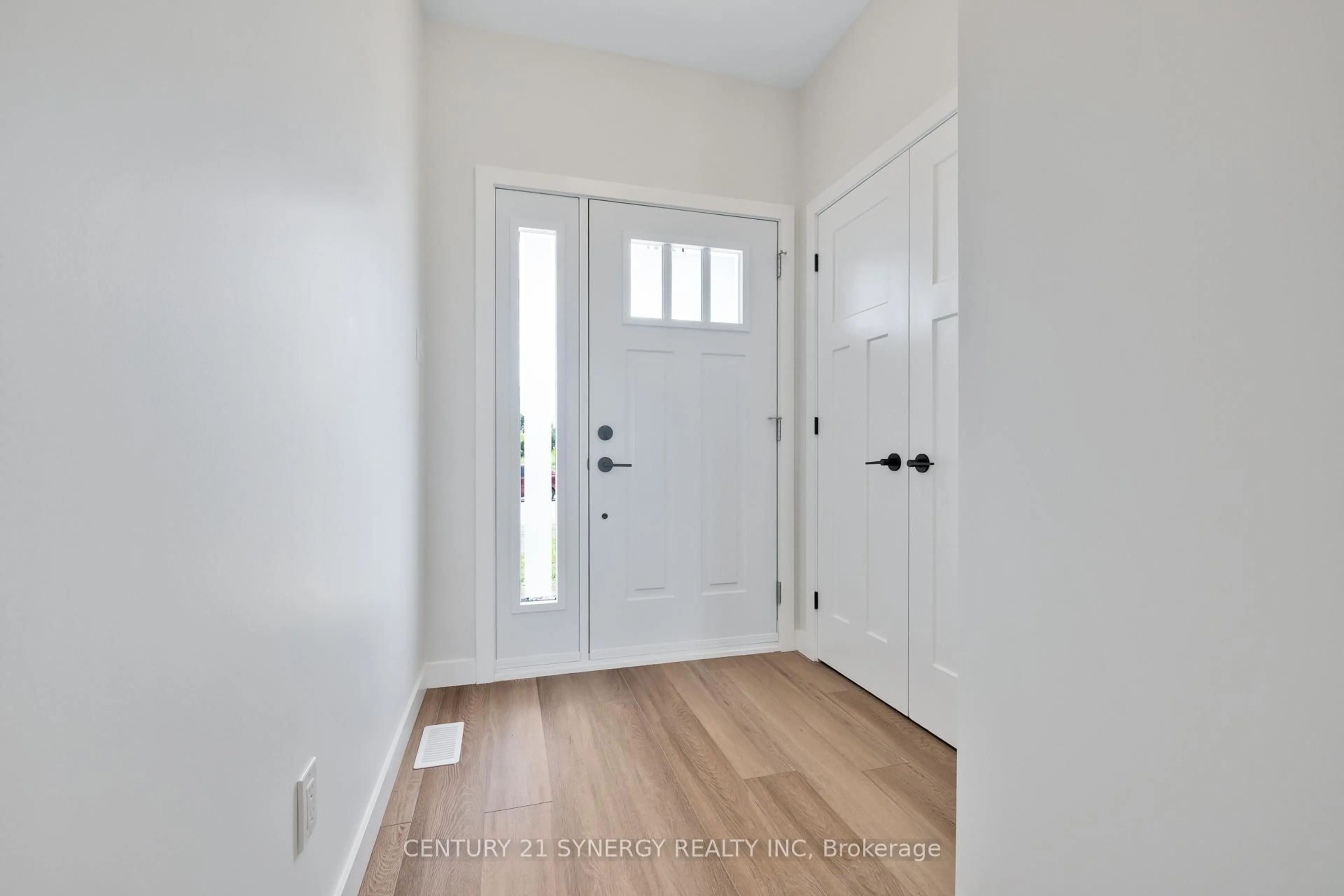 Indoor entryway for 23 HELEN St, North Stormont Ontario K0A 1R0