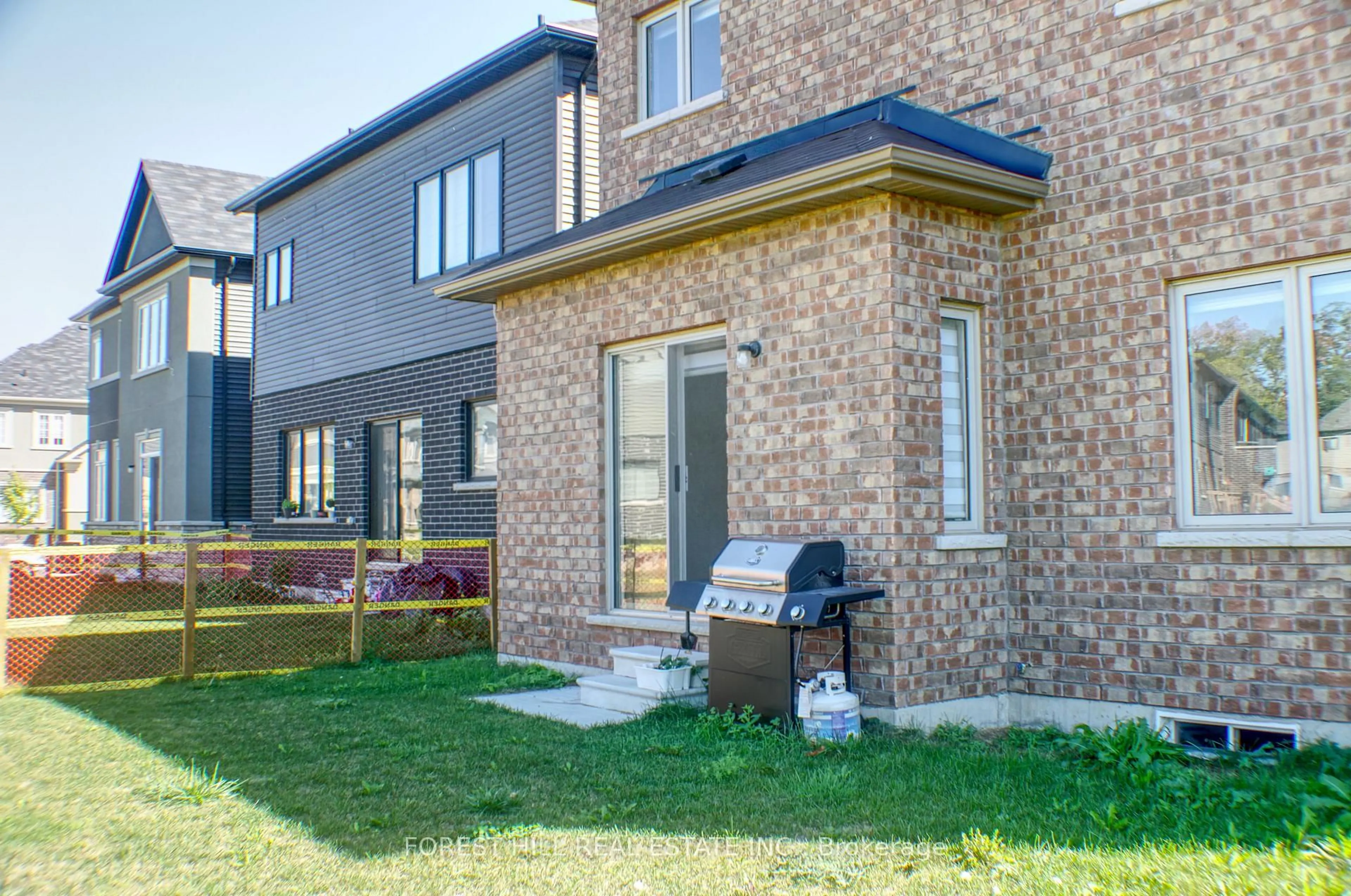 Home with brick exterior material, street for 32 Stauffer Rd, Brantford Ontario M6A 1N3