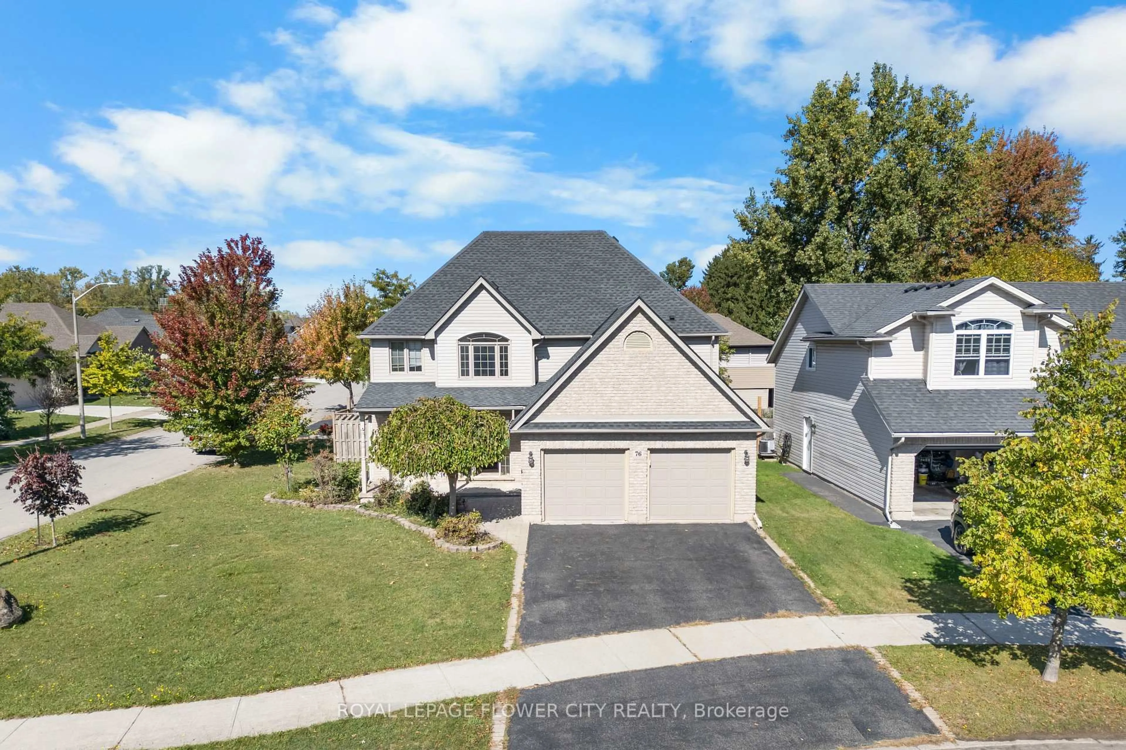 A pic from outside/outdoor area/front of a property/back of a property/a pic from drone, street for 76 Rochelle Cres, Fort Erie Ontario L0S 1N0