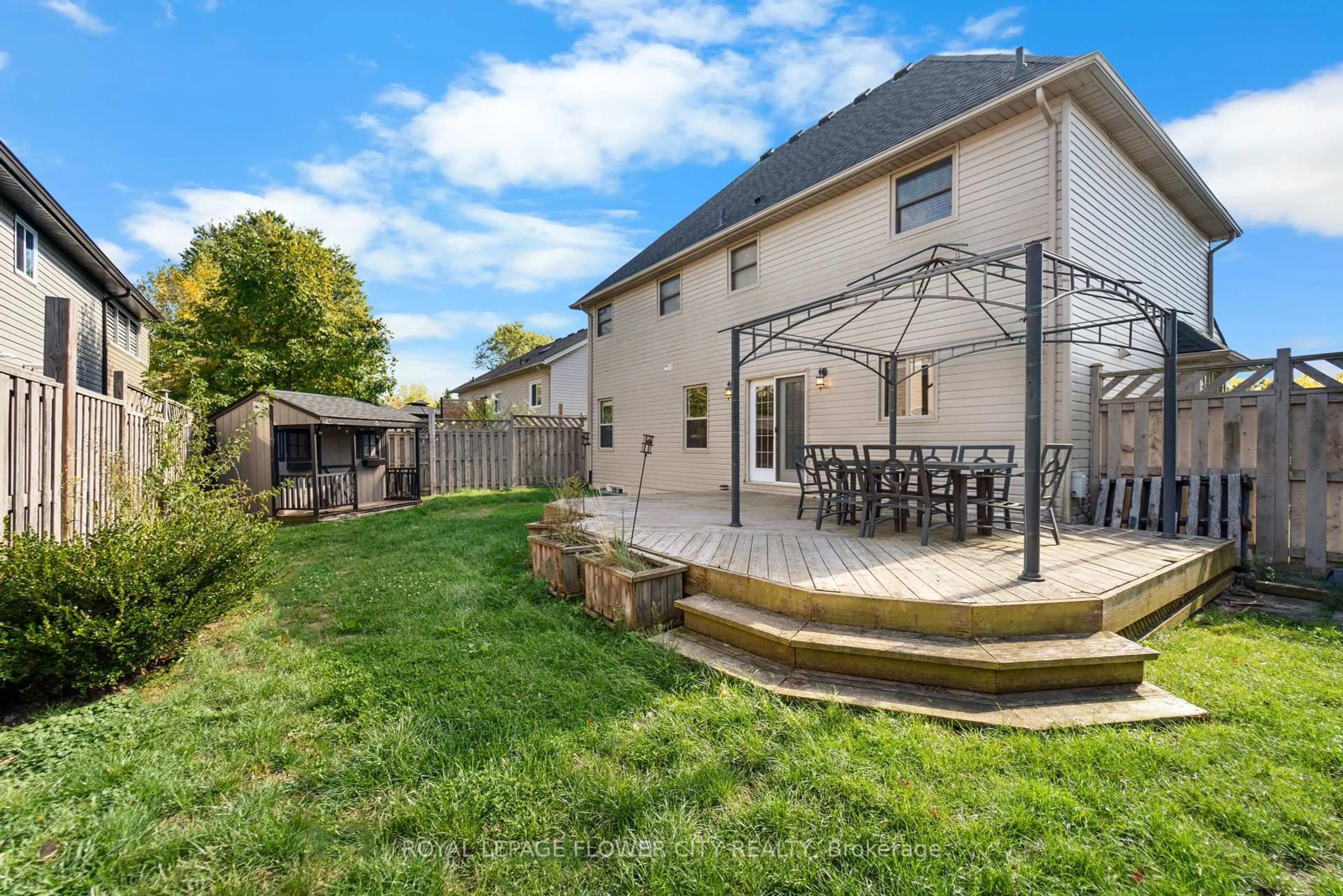 Patio, street for 76 Rochelle Cres, Fort Erie Ontario L0S 1N0