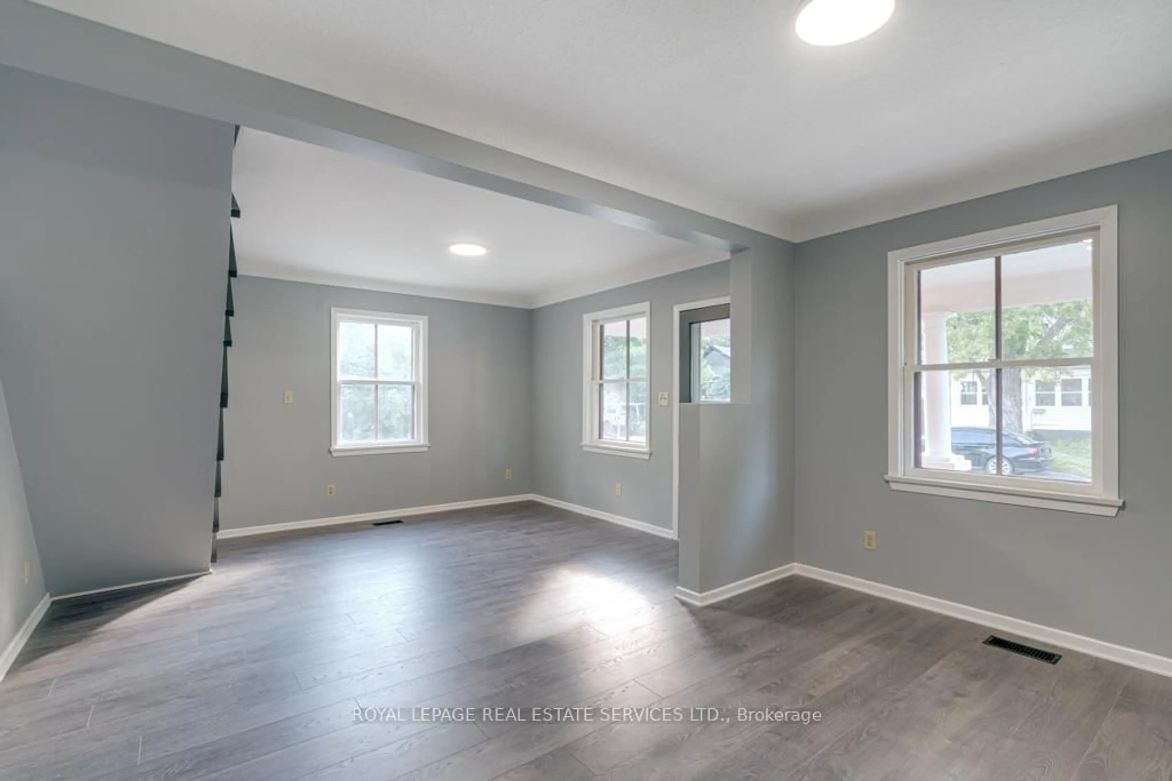 A pic of a room for 120 Page St, St. Catharines Ontario L2R 4A9