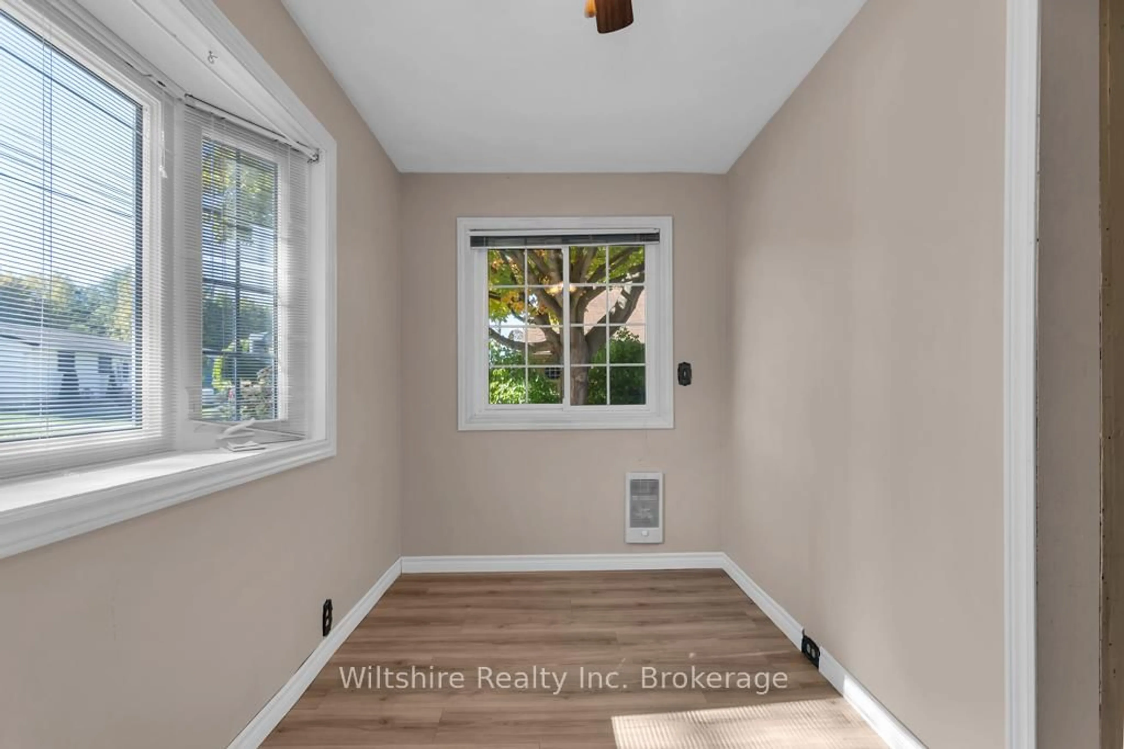 Indoor entryway for 22 Adams St, Norfolk Ontario N0J 1E0