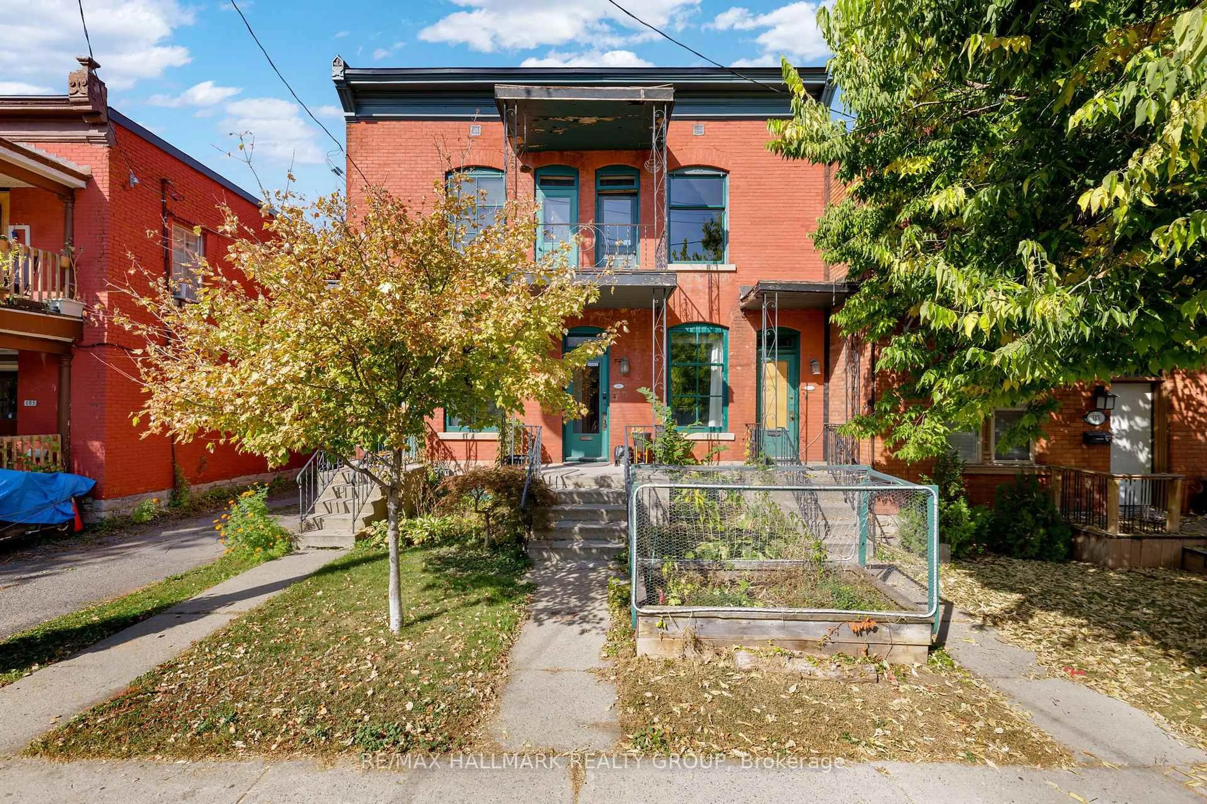Home with brick exterior material, street for 111 Guigues Ave, Ottawa Ontario K1N 5H8