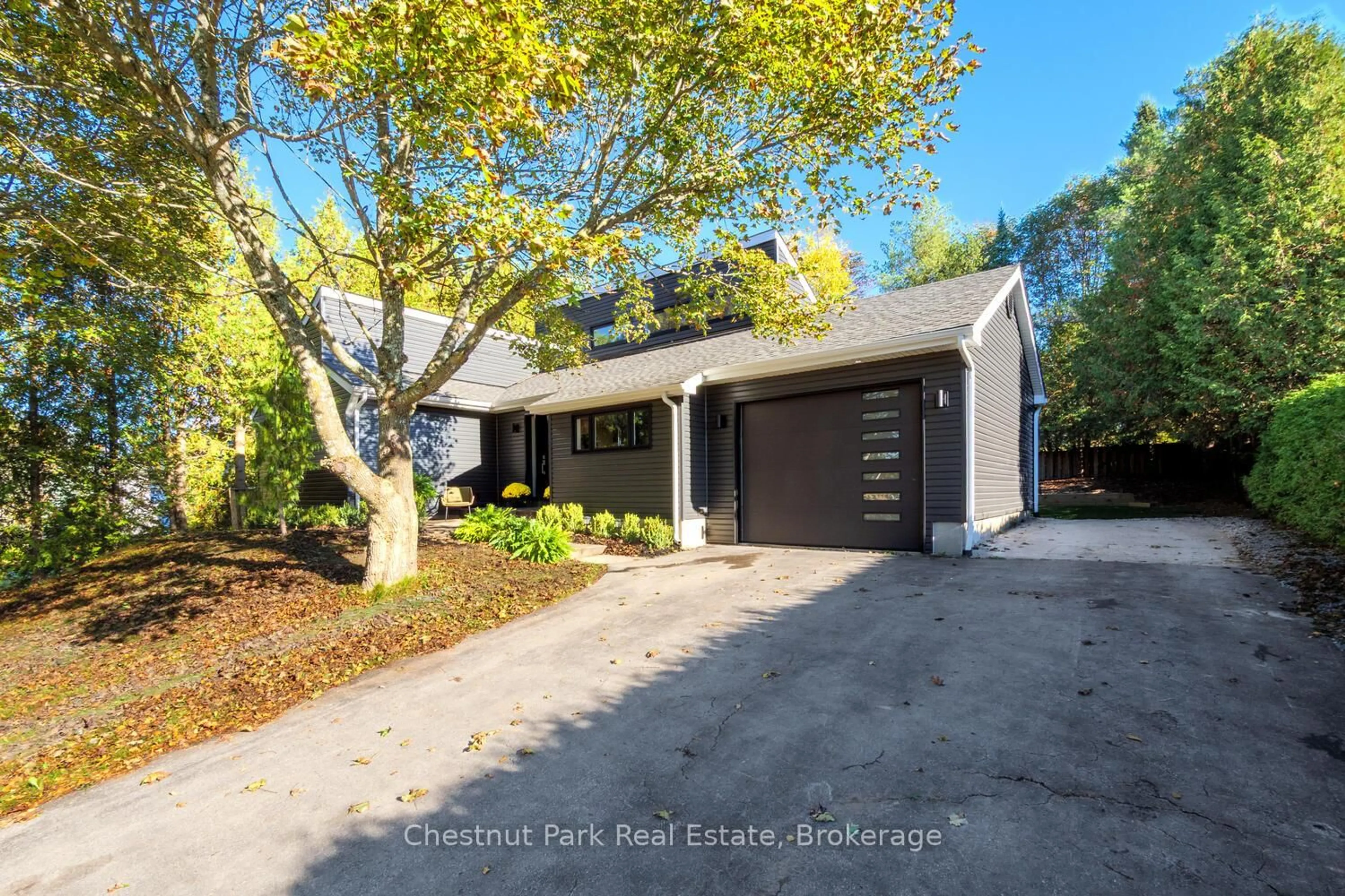 Unknown for 9 Armstrong Cres, Grey Highlands Ontario N0C 1H0