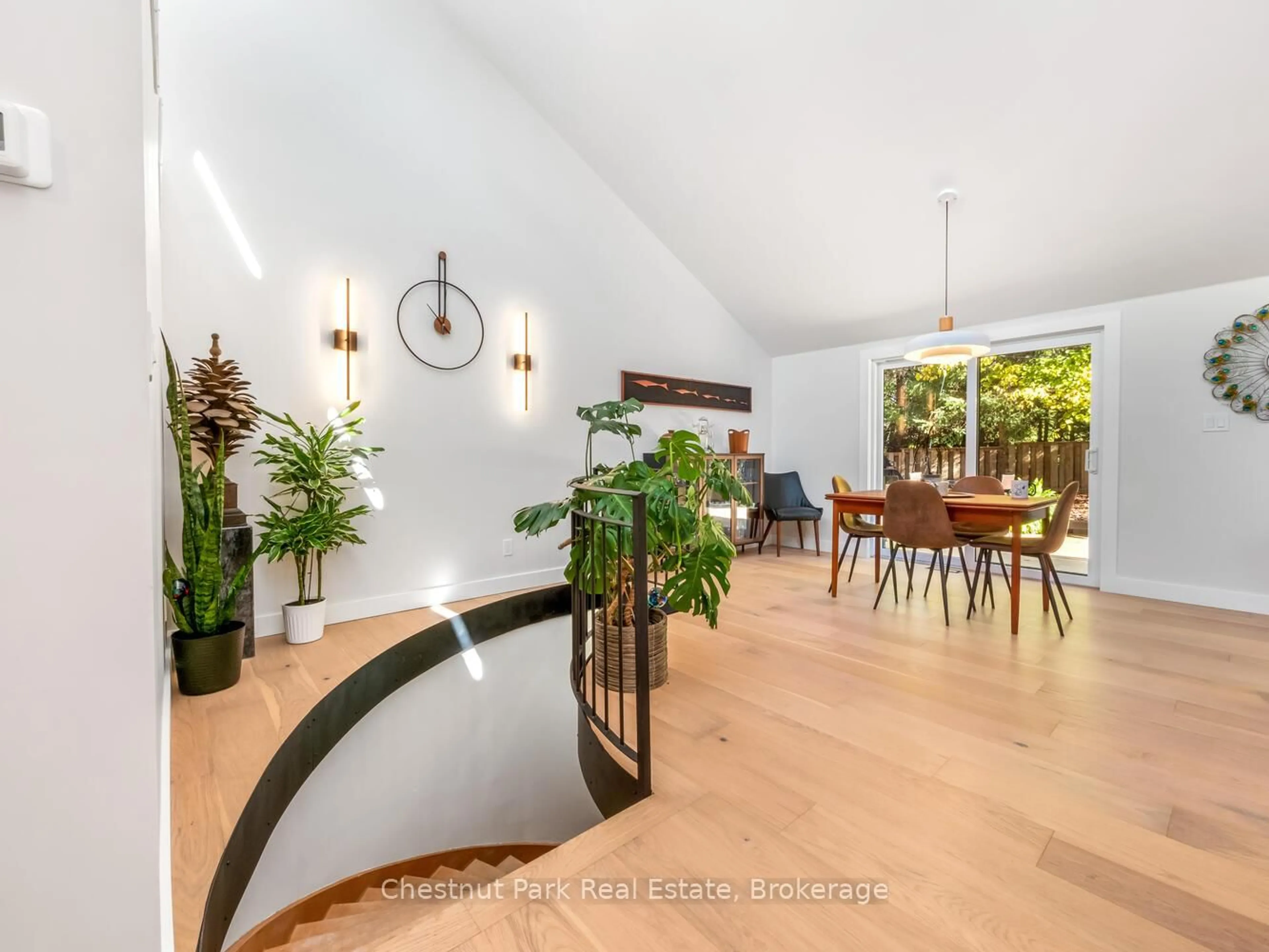 Dining room, wood/laminate floor for 9 Armstrong Cres, Grey Highlands Ontario N0C 1H0