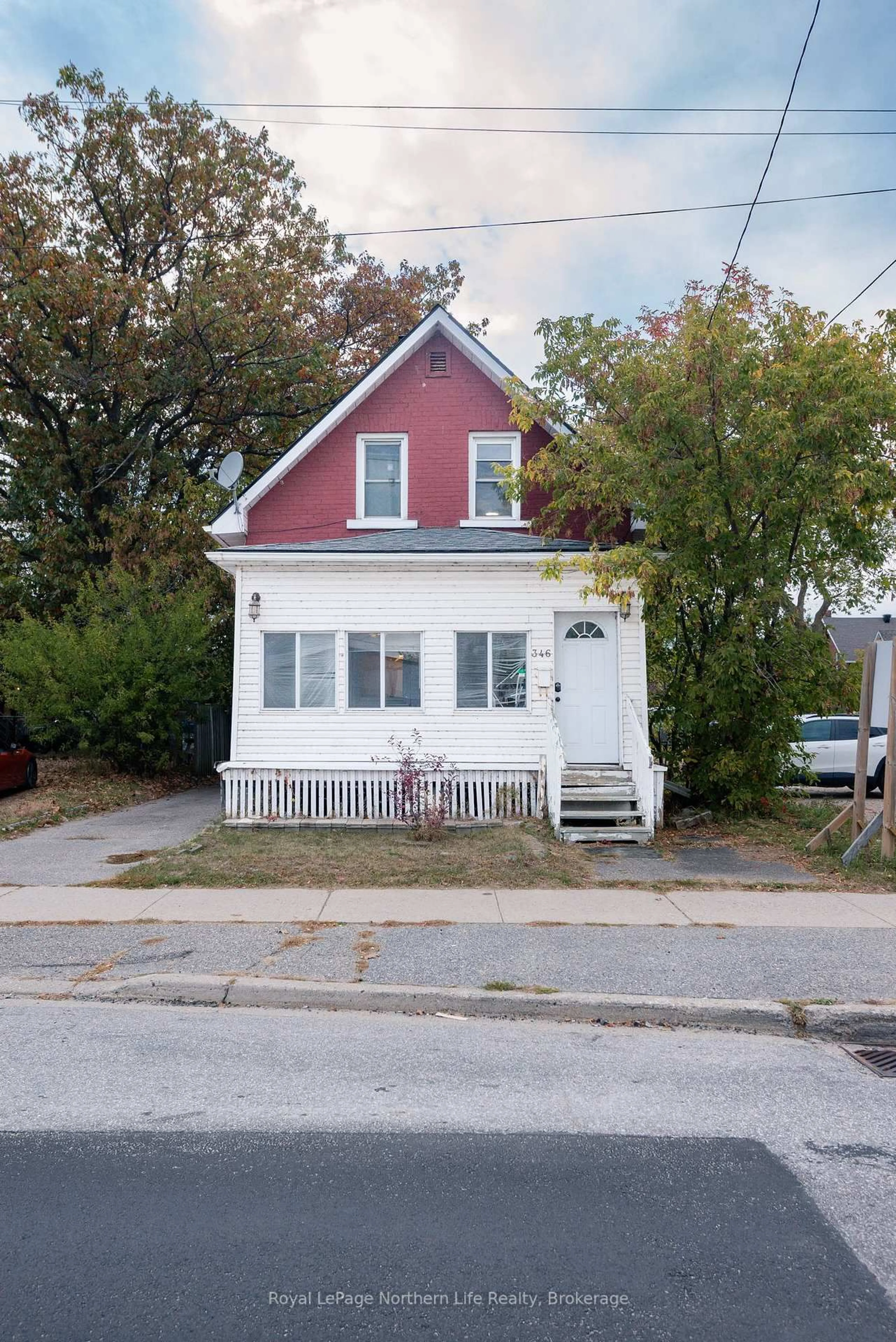 Unknown for 346 John St, North Bay Ontario P1B 2M5