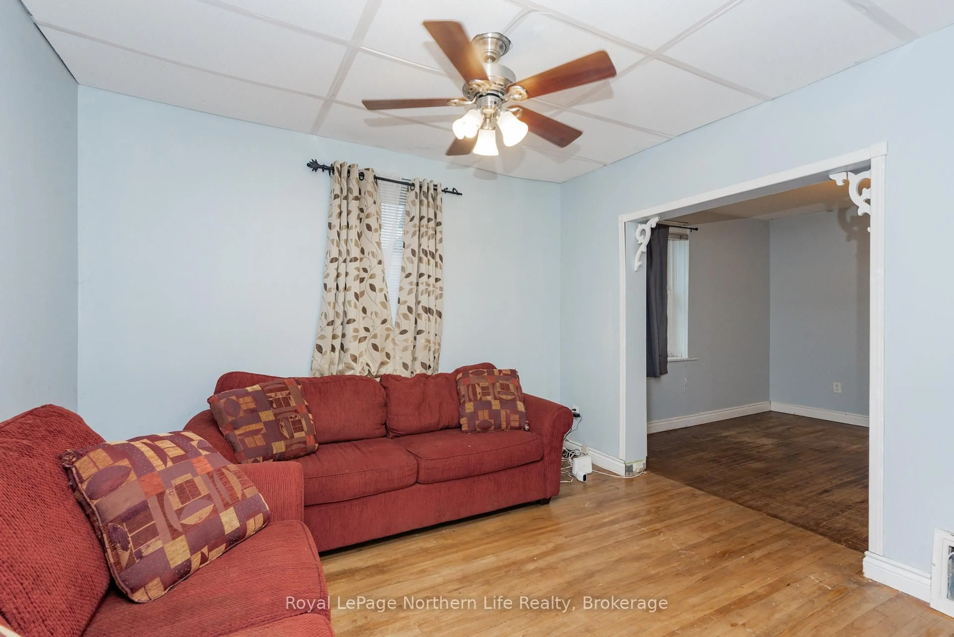 Living room with furniture, unknown for 346 John St, North Bay Ontario P1B 2M5
