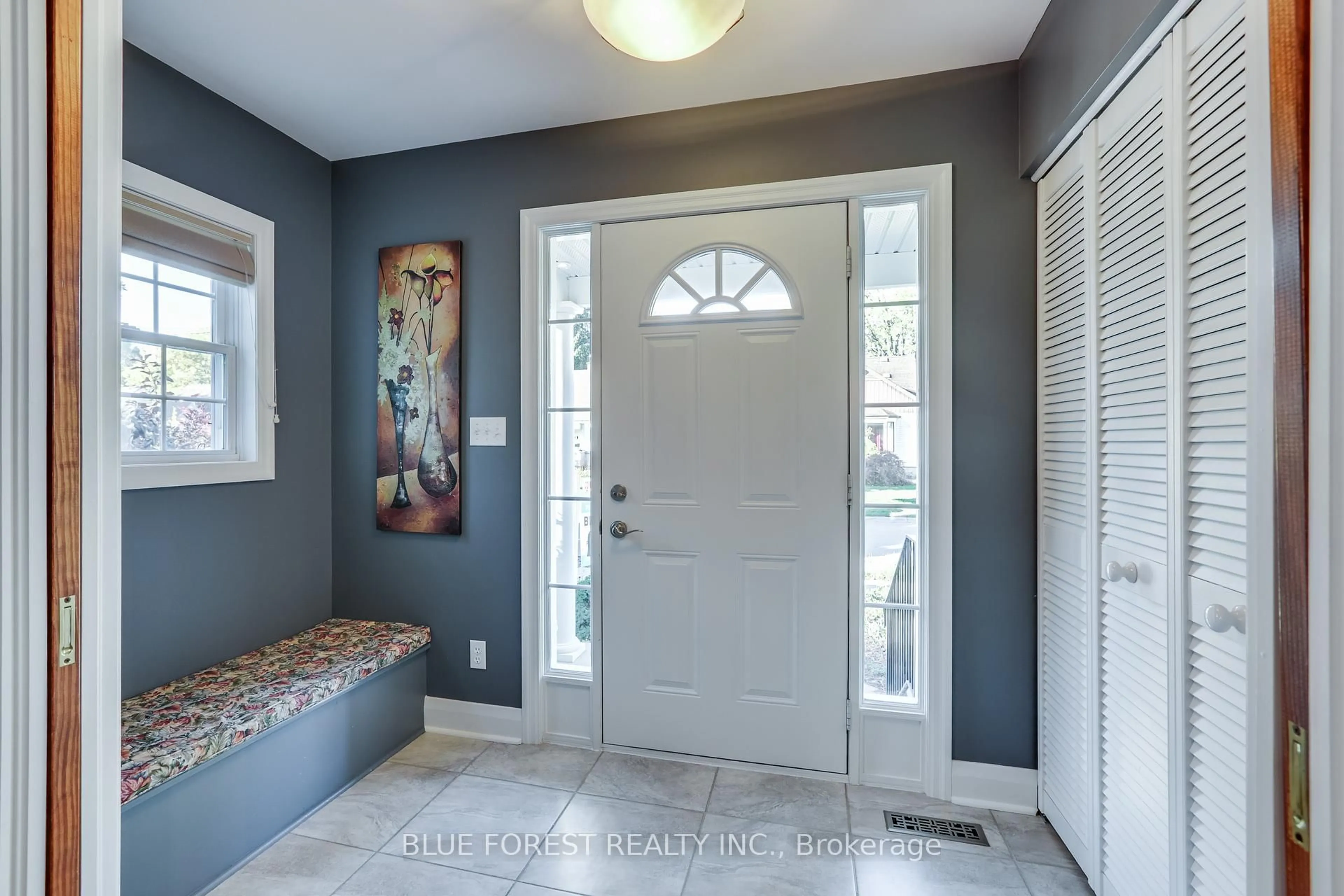 Indoor entryway for 186 Gammage St, London East Ontario N5Y 2B3