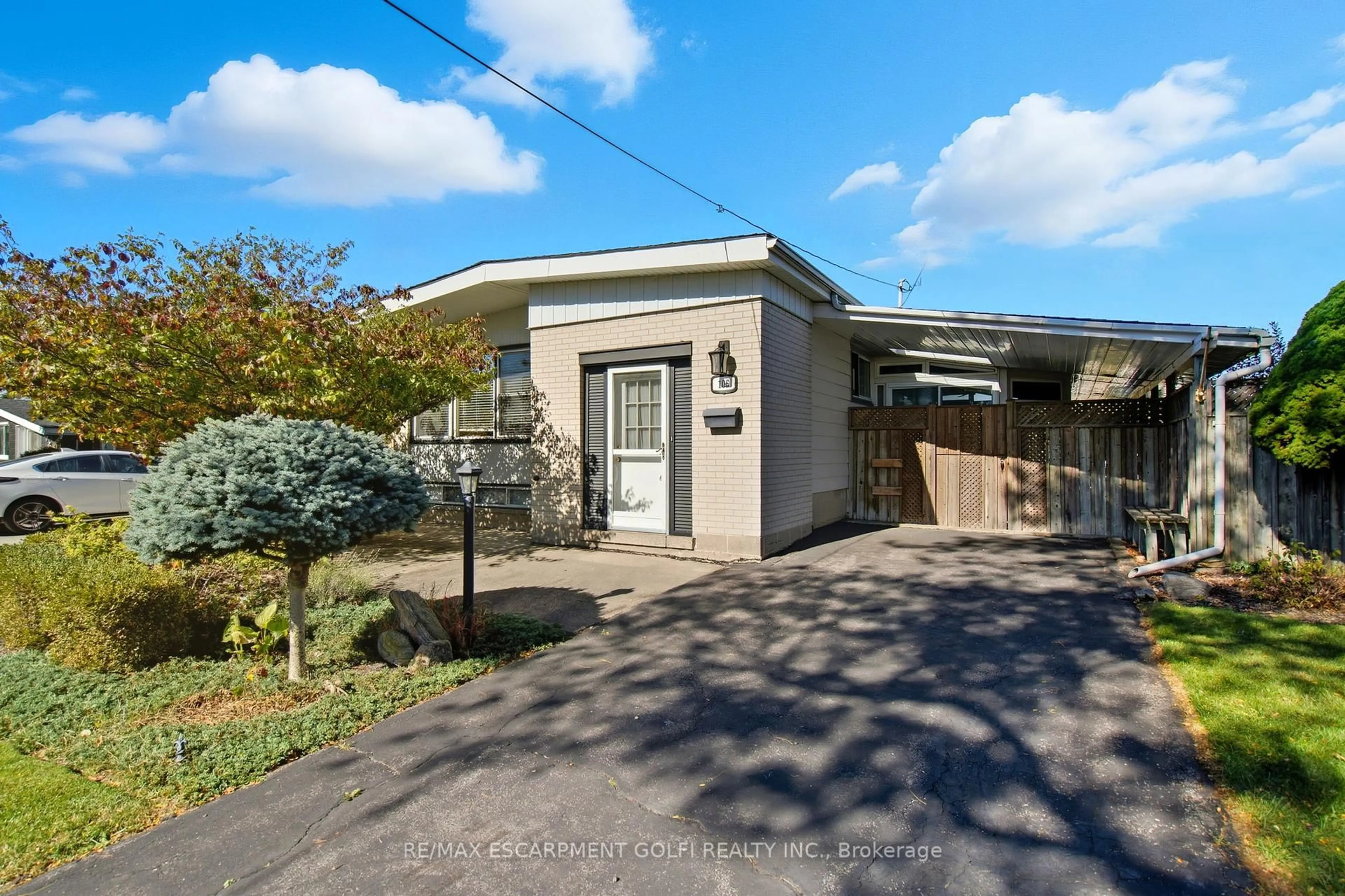 A pic from outside/outdoor area/front of a property/back of a property/a pic from drone, street for 106 Fielding Cres, Hamilton Ontario L8V 2P5