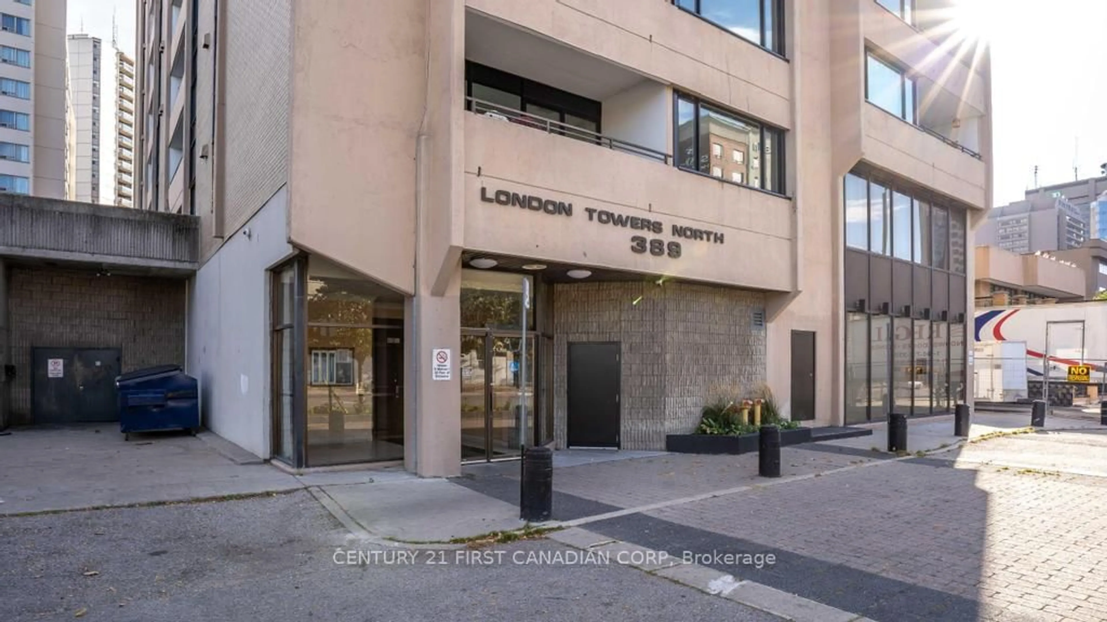 Indoor foyer for 389 Dundas St #2207, London East Ontario N6B 3L5