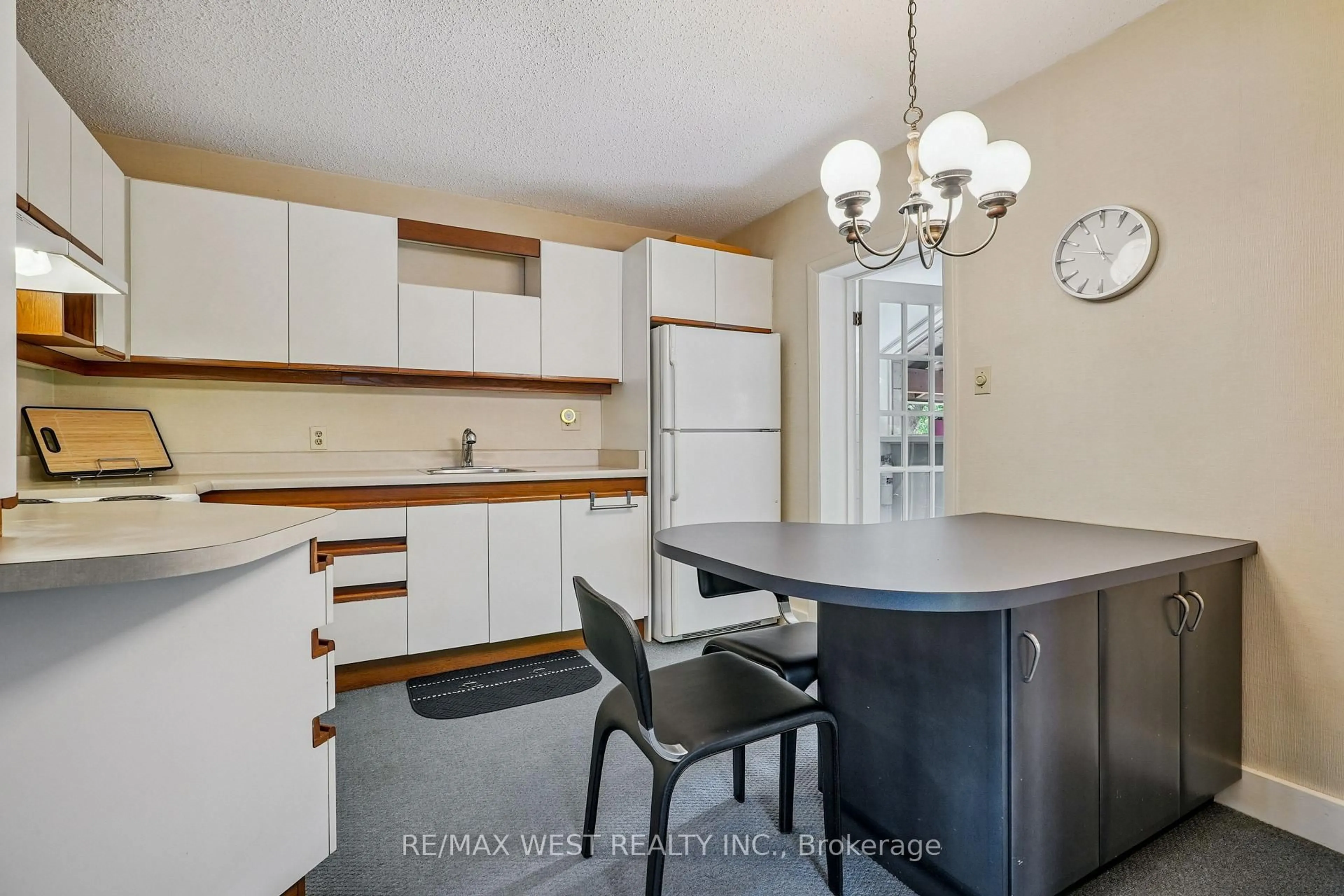 Standard kitchen, unknown for 57 East 36th St, Hamilton Ontario L8V 3Y8