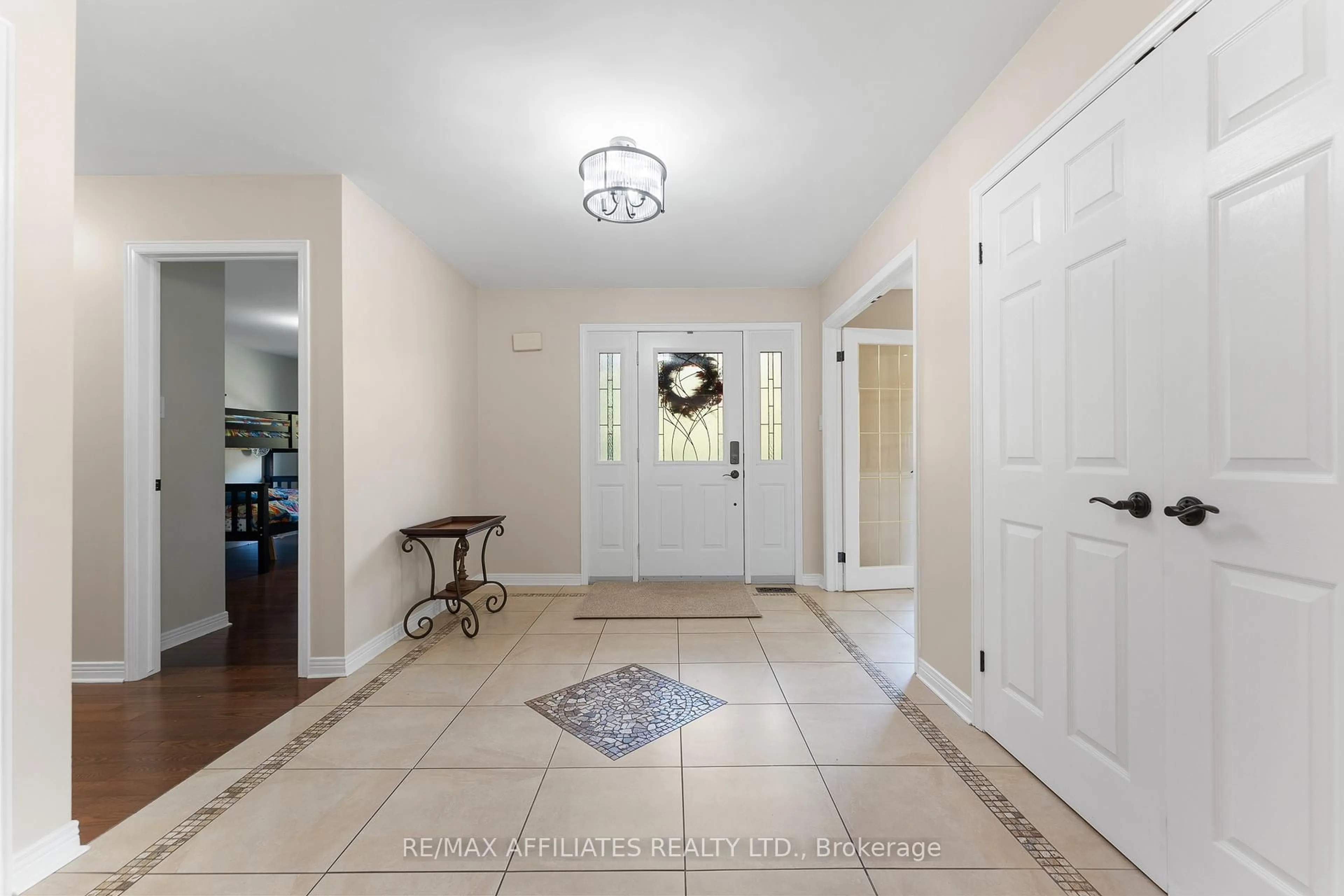 Indoor entryway for 14 Panandrick View Dr, Ottawa Ontario K2W 1A5