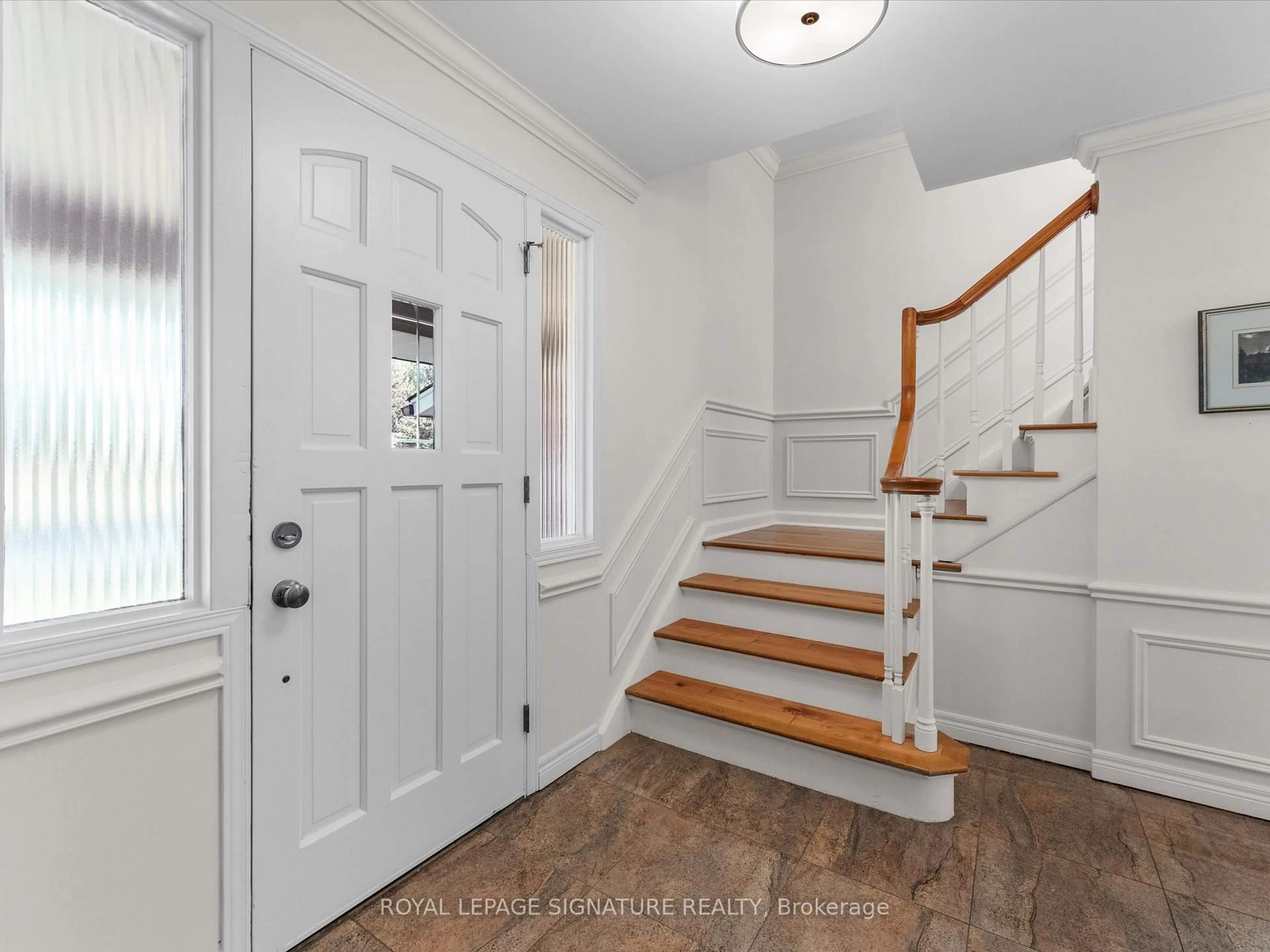 Indoor entryway for 3665 Avondale Ave, Windsor Ontario N9E 1Y1