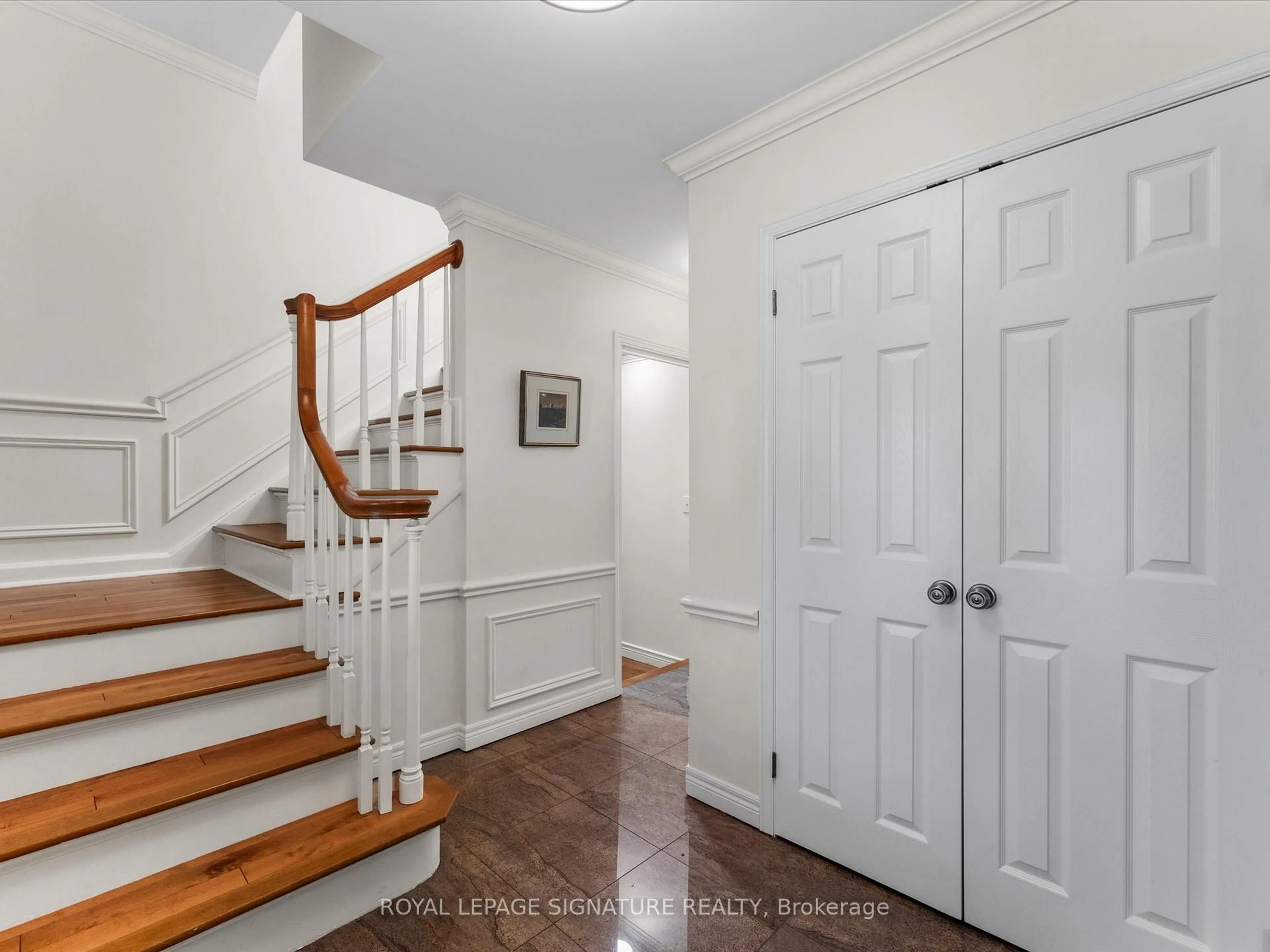 Indoor entryway for 3665 Avondale Ave, Windsor Ontario N9E 1Y1