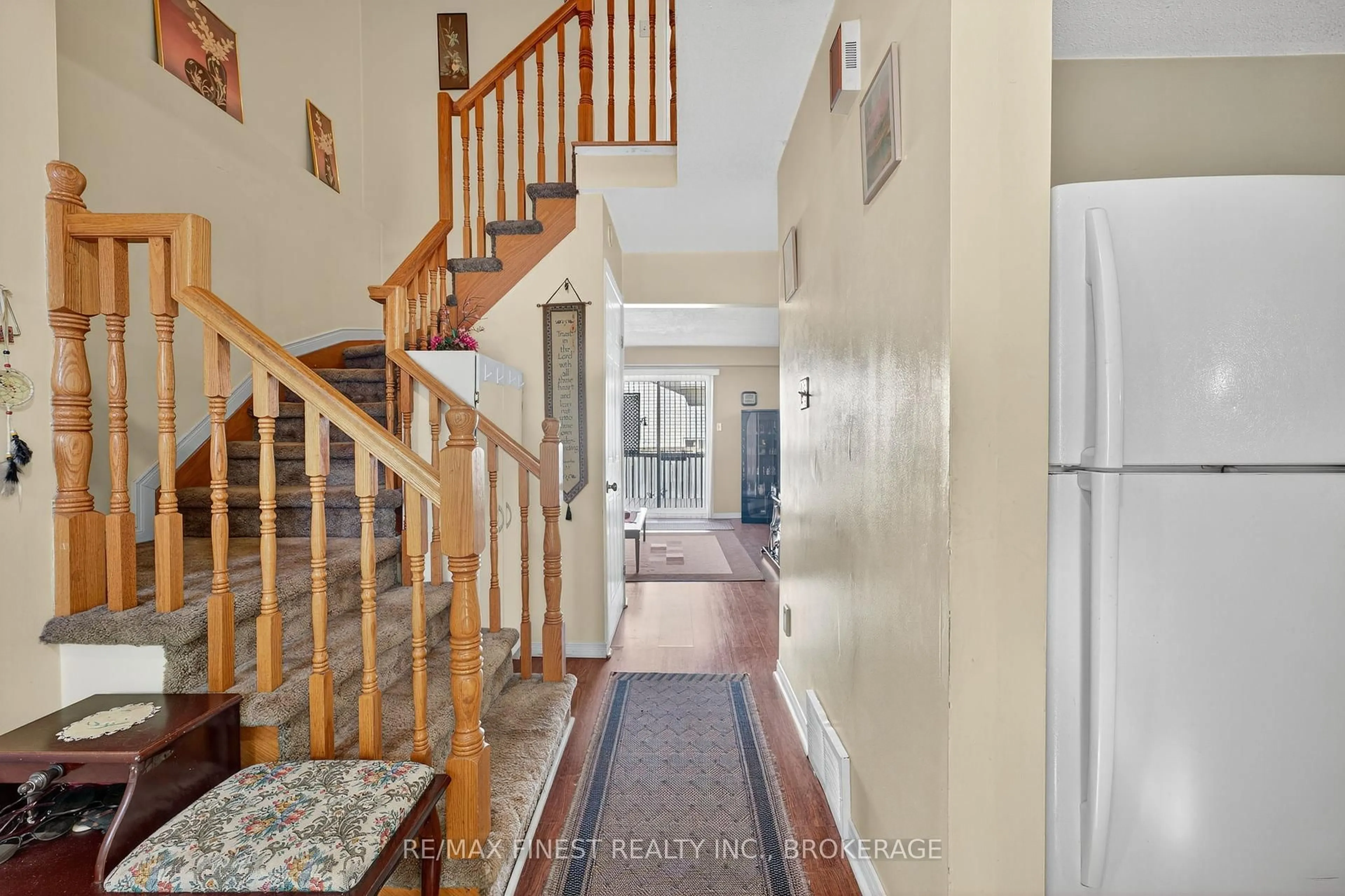 Indoor entryway for 231 Church St, Greater Napanee Ontario K7R 1C5
