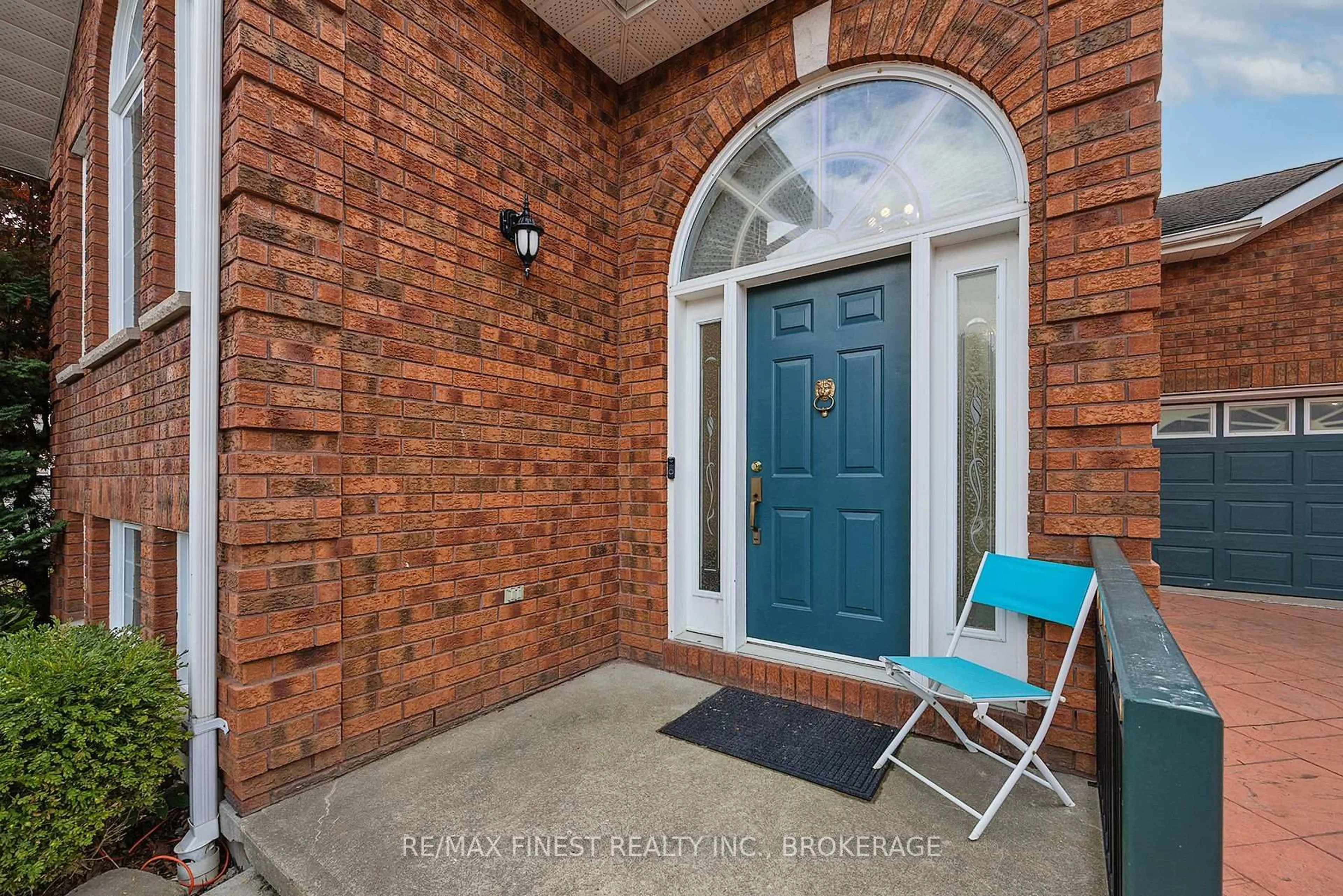 Indoor entryway for 407 Sheila Crt, Kingston Ontario K7K 7C7