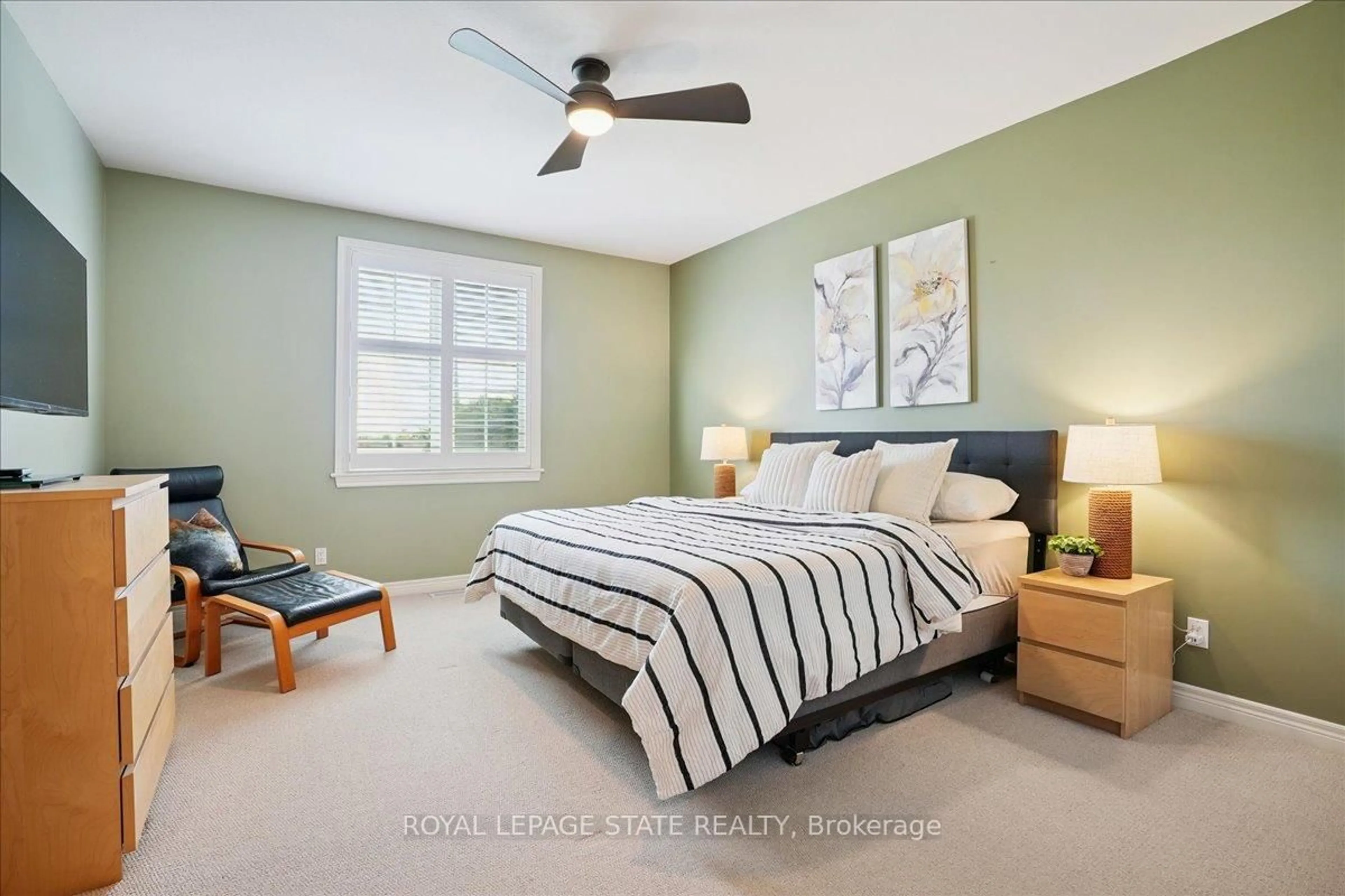 Bedroom with bed, unknown for 4314 Lindsey Cres, Lincoln Ontario L3J 0P9