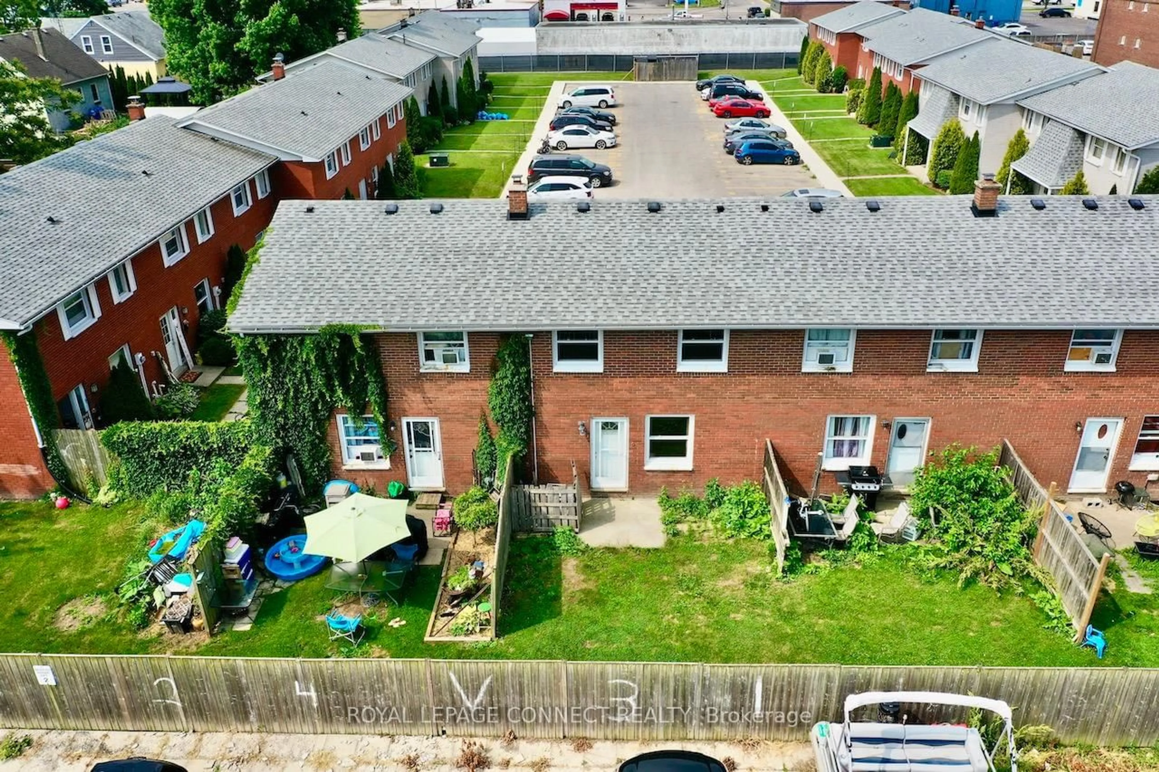A pic from outside/outdoor area/front of a property/back of a property/a pic from drone, street for 14 Orchard Pl #13, Chatham-Kent Ontario N7M 1A6
