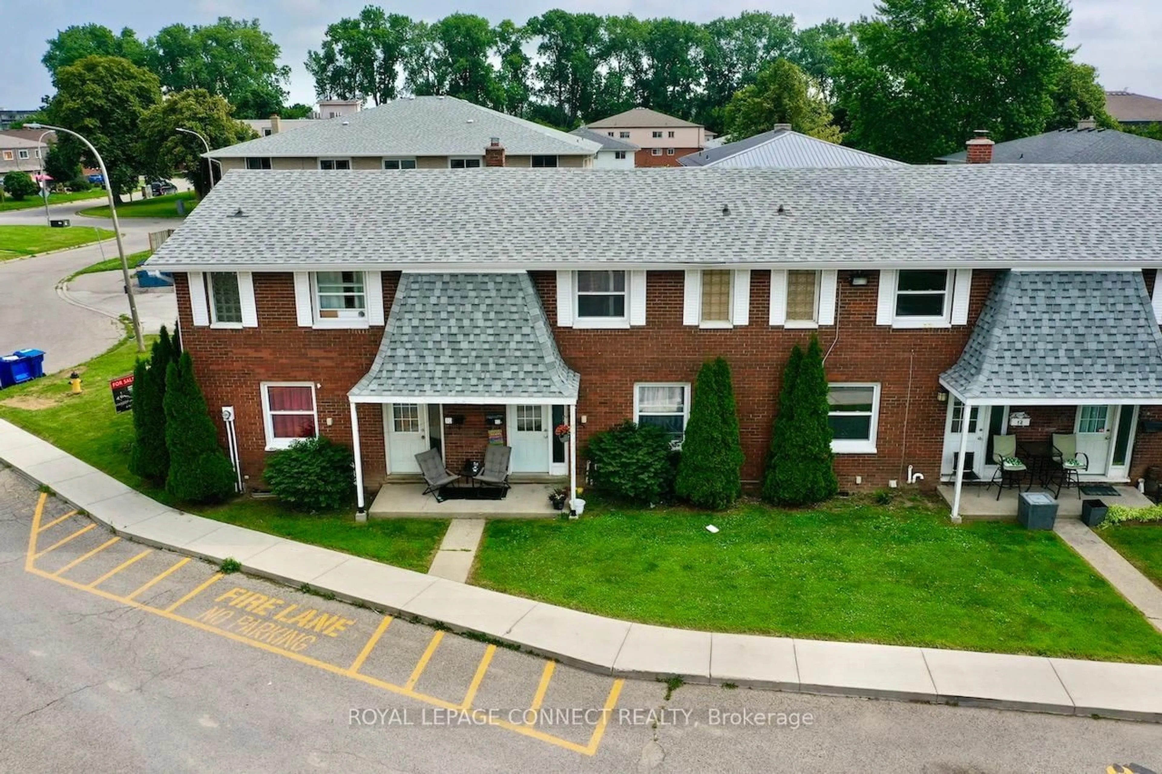 A pic from outside/outdoor area/front of a property/back of a property/a pic from drone, unknown for 12 Orchard Pl #12, Chatham-Kent Ontario N7M 1A6