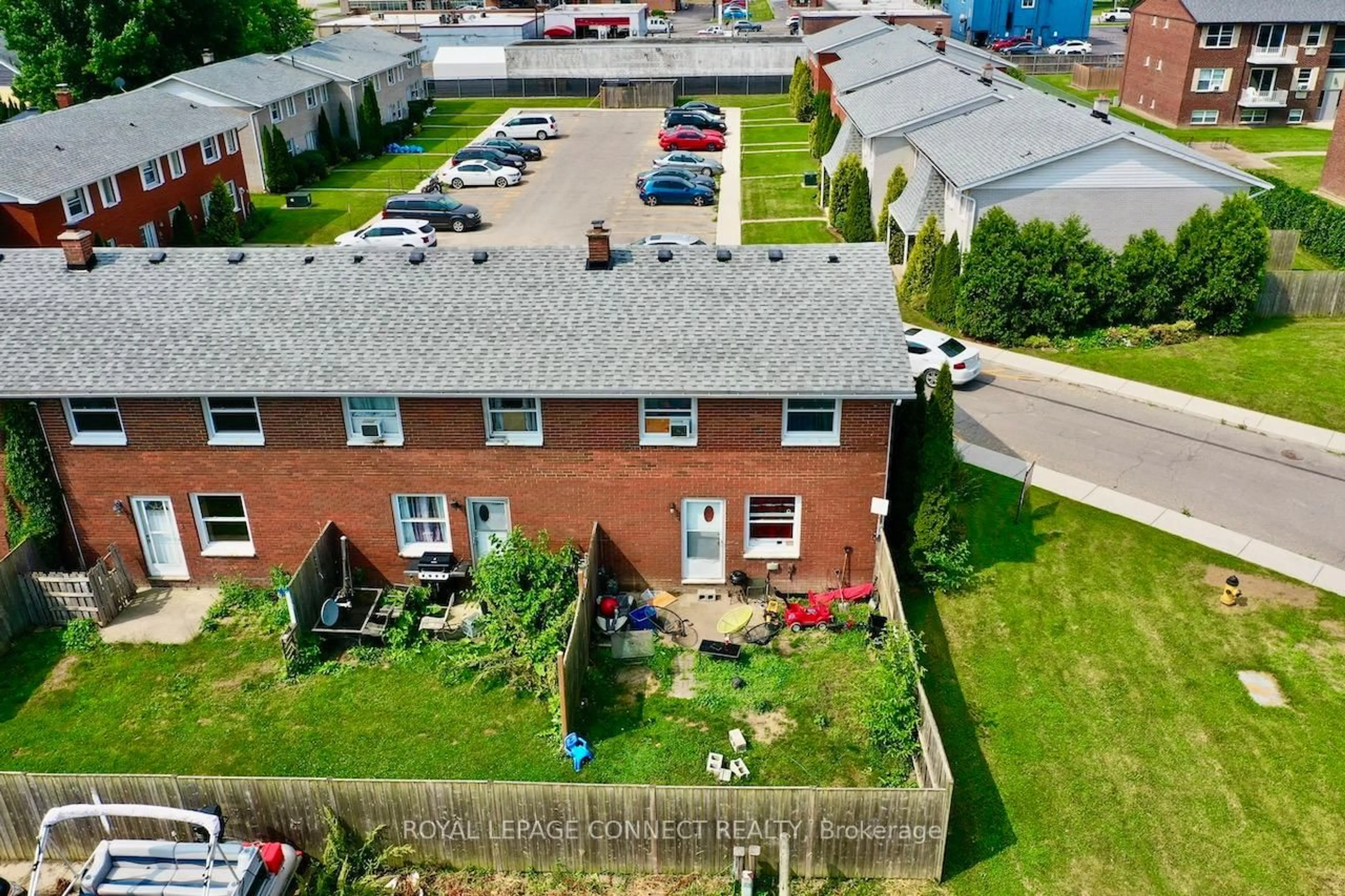 A pic from outside/outdoor area/front of a property/back of a property/a pic from drone, street for 10 Orchard Pl, Chatham-Kent Ontario N7M 1A6