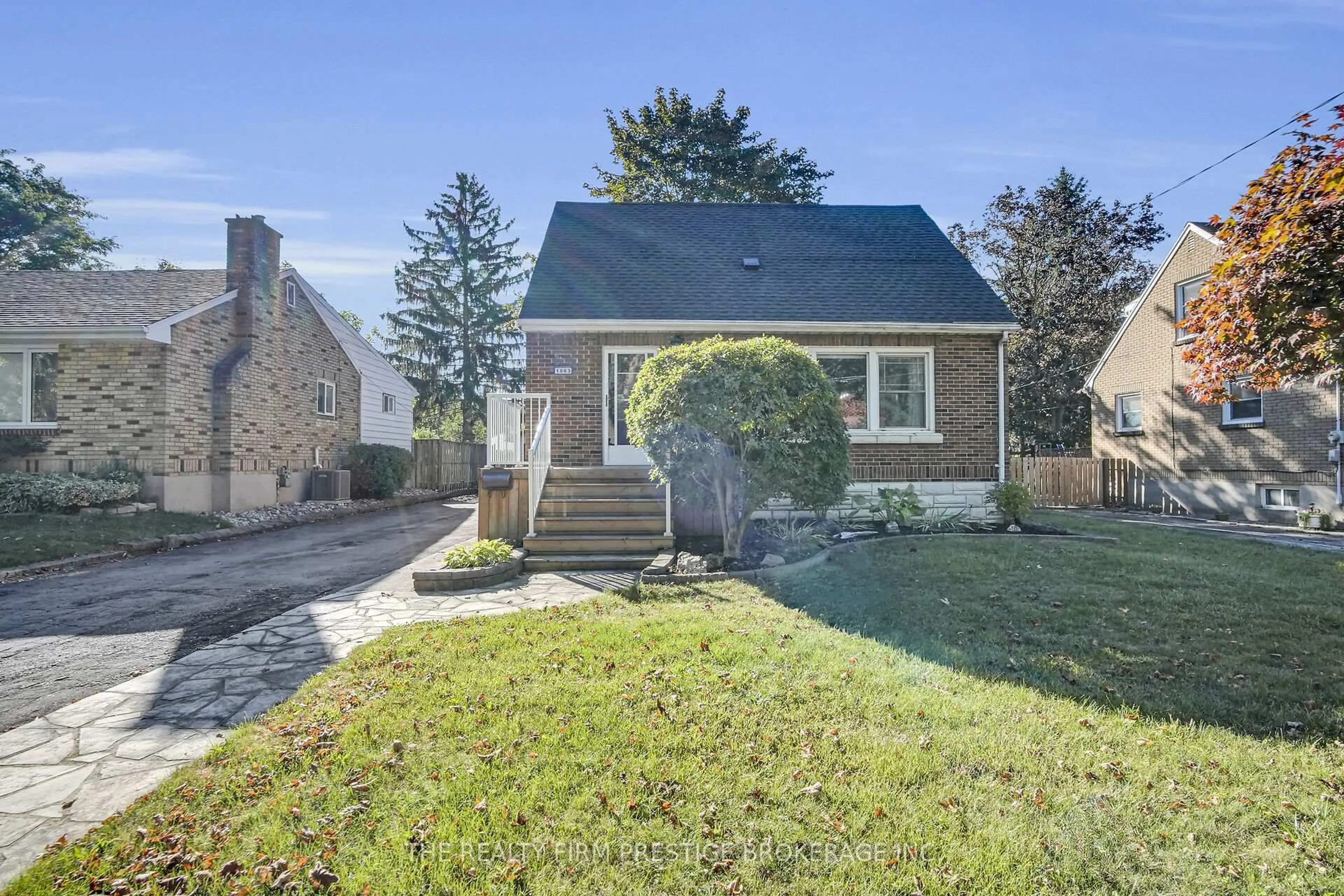 Unknown for 1863 Park Ave, London East Ontario N5W 2J7