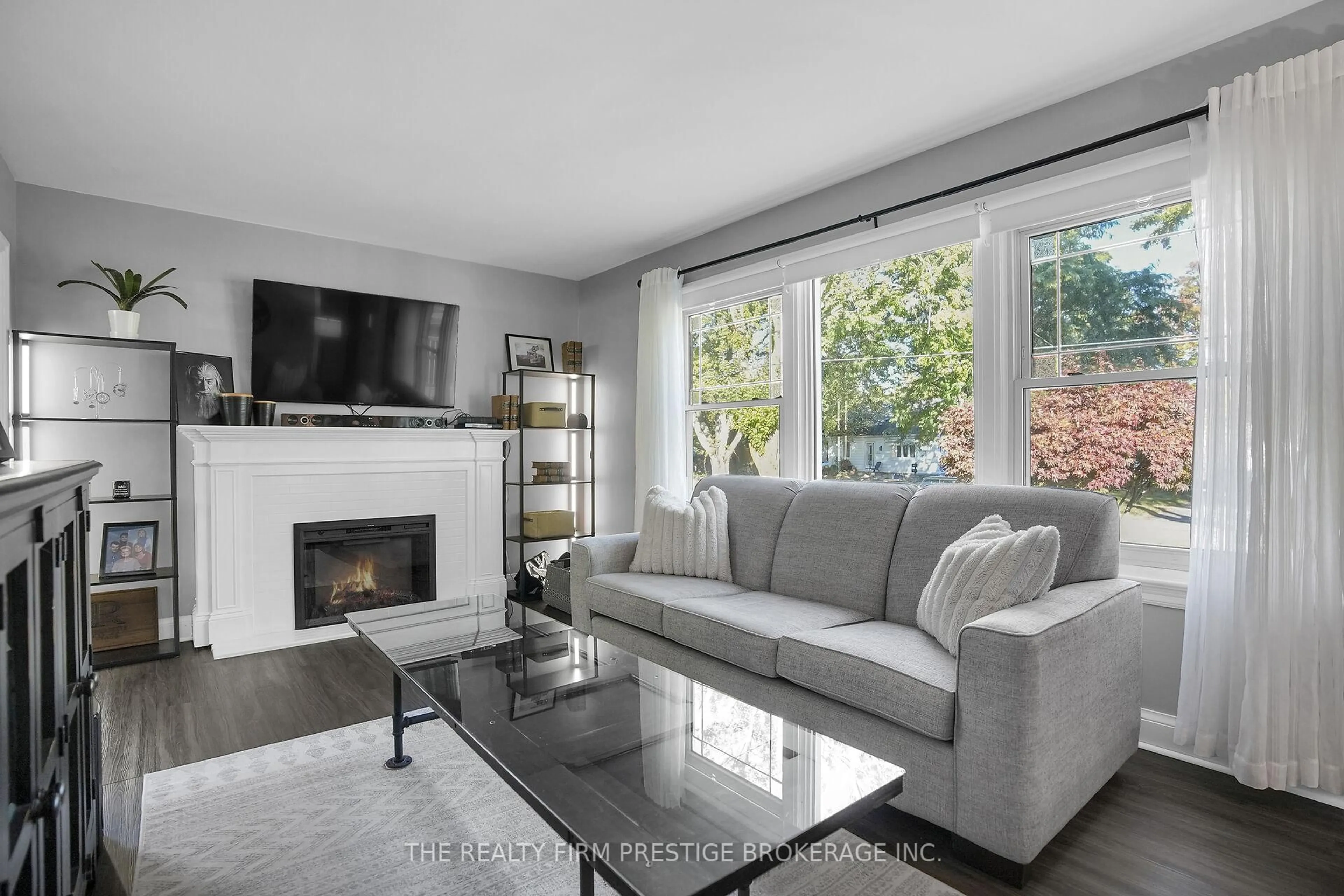 Living room with furniture, unknown for 1863 Park Ave, London East Ontario N5W 2J7