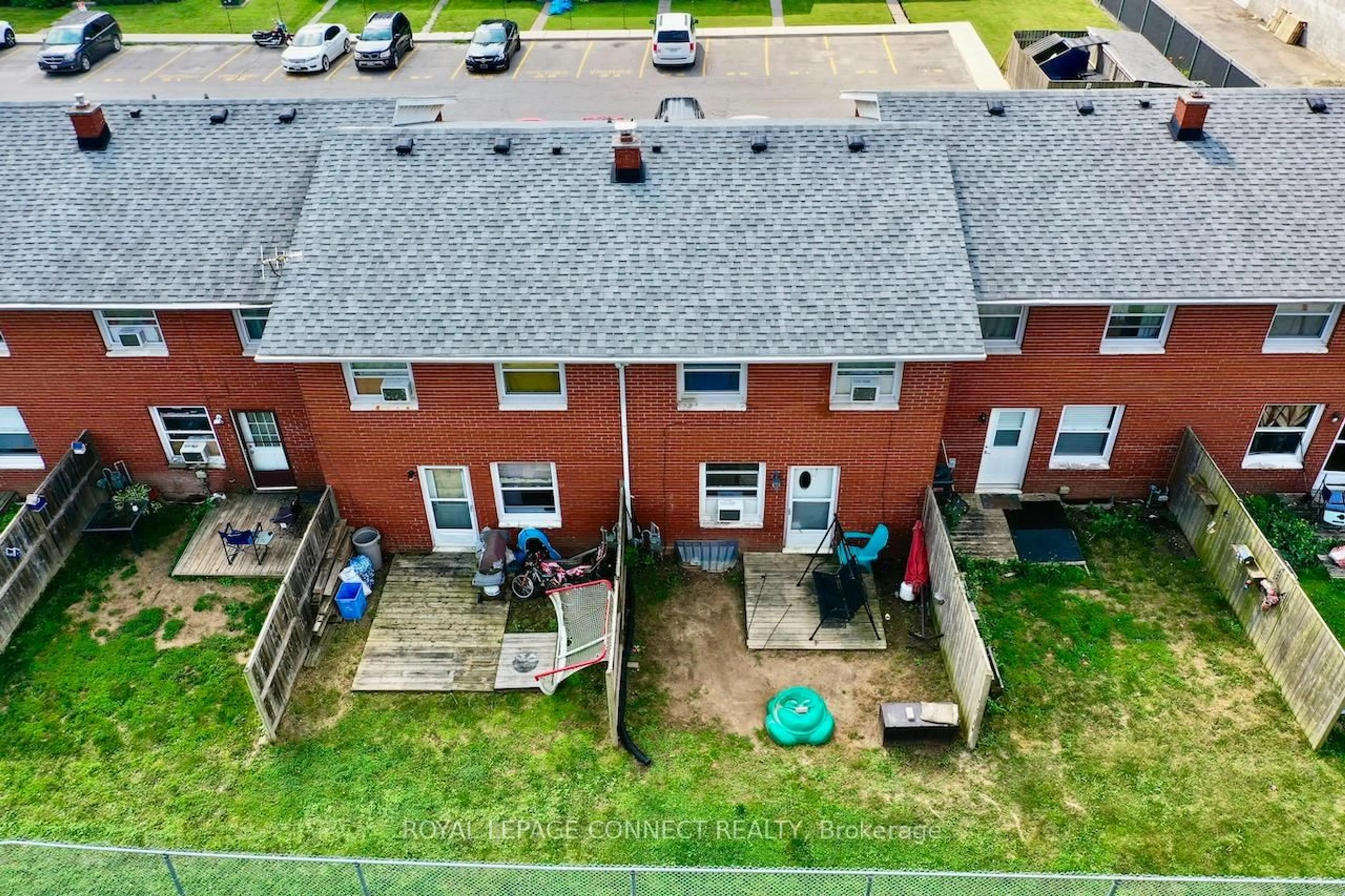 A pic from outside/outdoor area/front of a property/back of a property/a pic from drone, unknown for 41 Orchard Pl #3, Chatham-Kent Ontario N7M 1A6