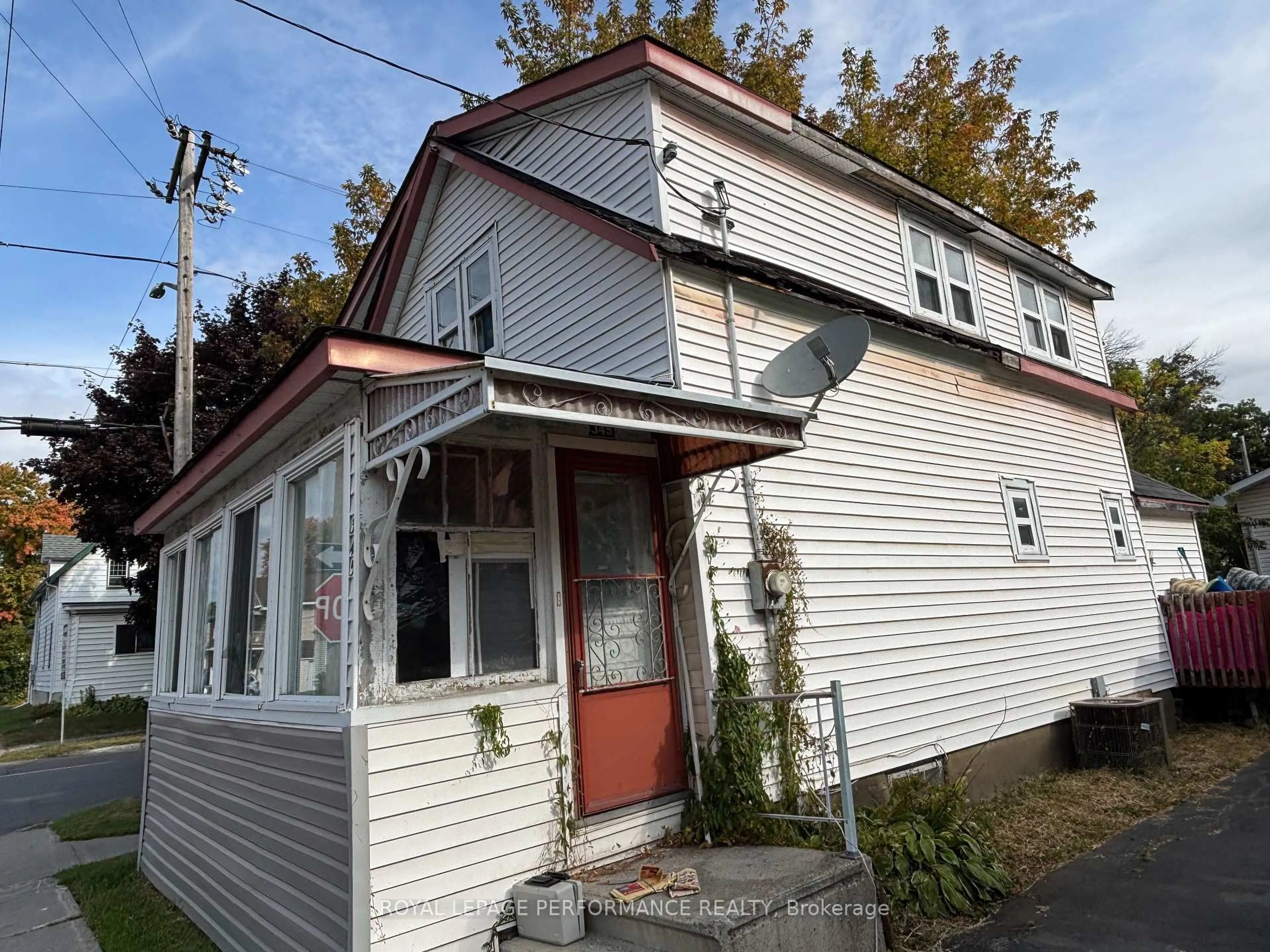 Home with vinyl exterior material, street for 345 Gloucester St N St, Cornwall Ontario K6H 3X1
