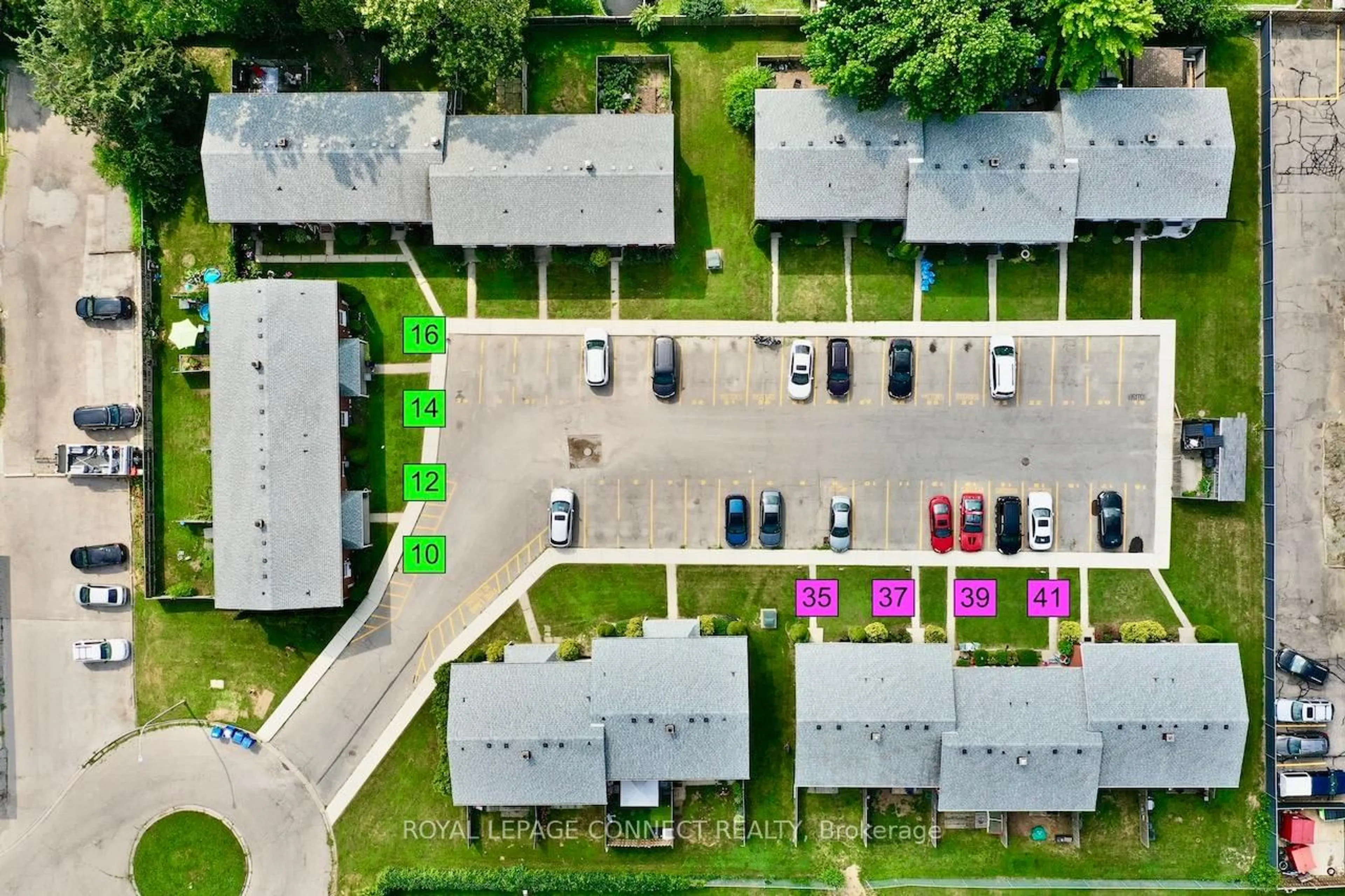 A pic from outside/outdoor area/front of a property/back of a property/a pic from drone, street for 37 Orchard Pl #5, Chatham-Kent Ontario N7M 1A6