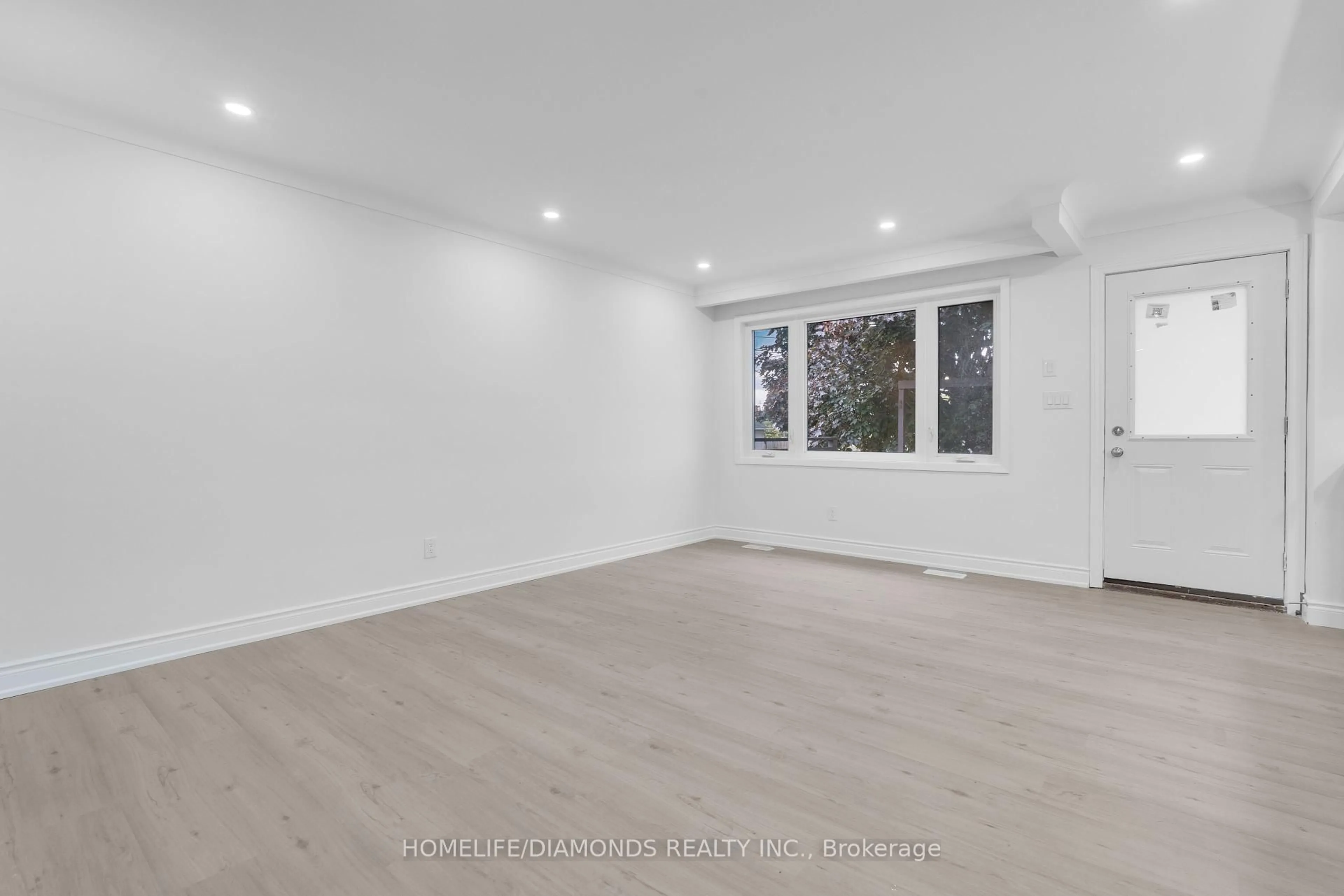 A pic of a room for 210 MACKAN St, Thorold Ontario L2V 1G7