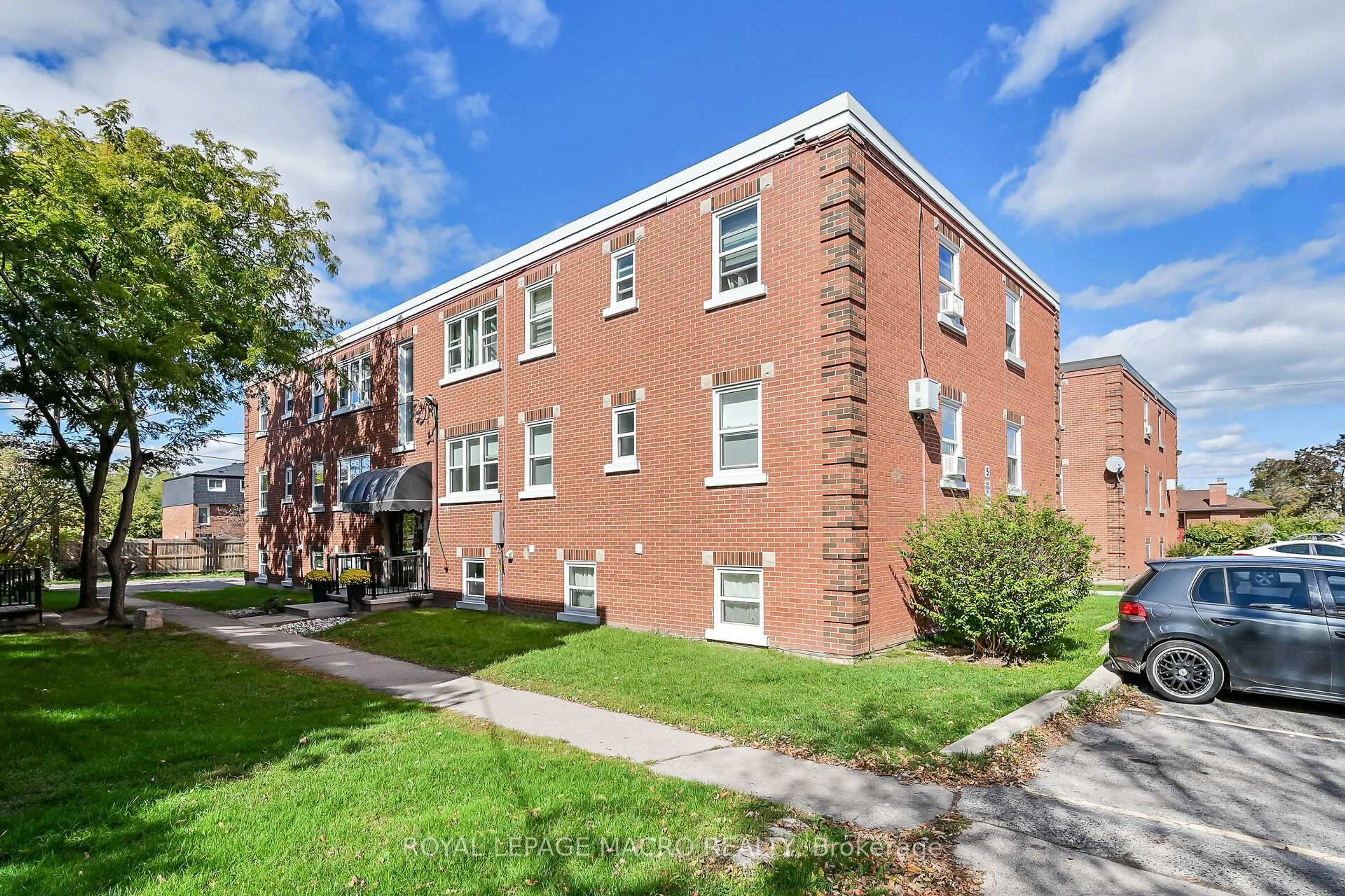 Home with brick exterior material, building for 5 Applewood Ave #1, Hamilton Ontario L8G 3S4