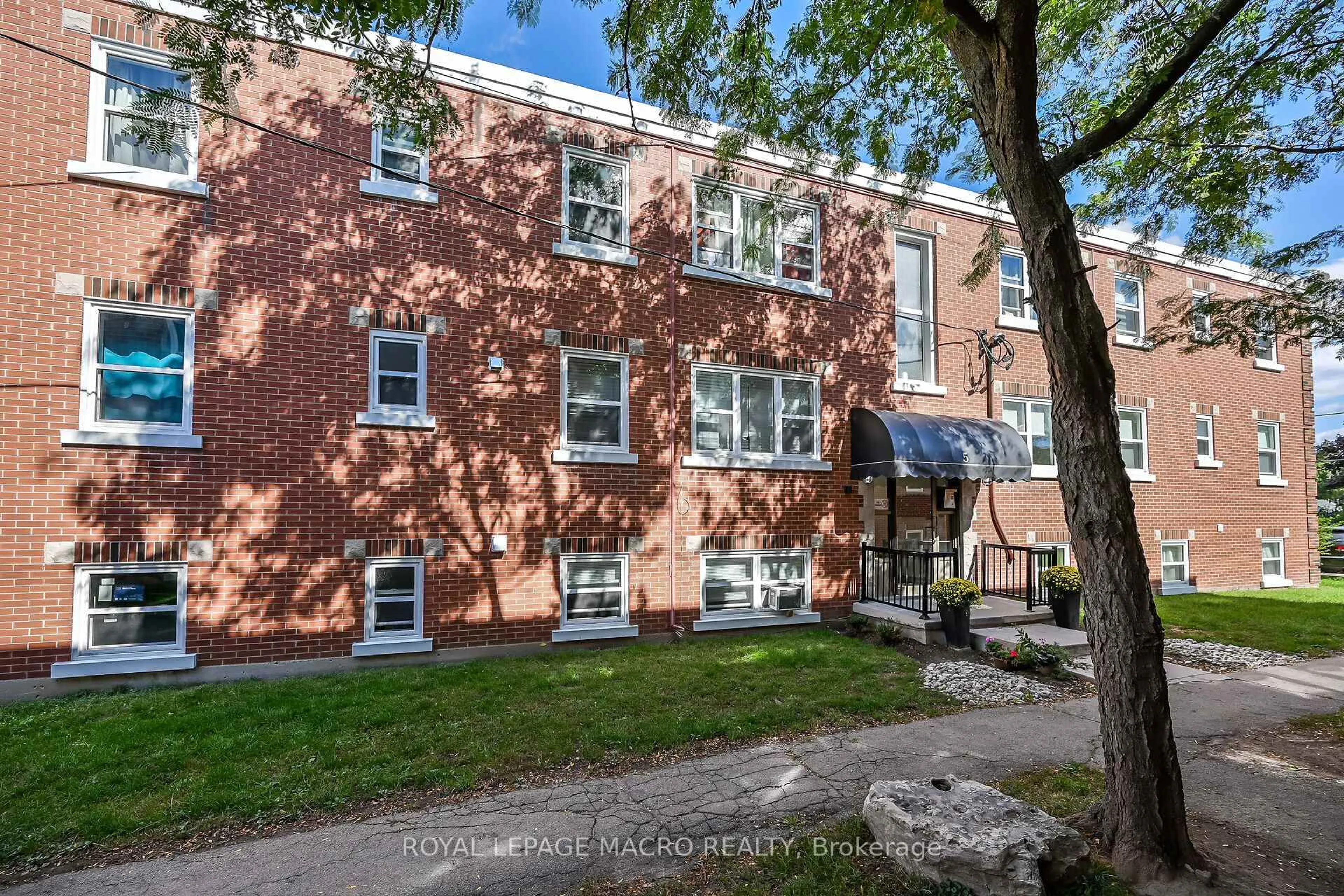 Home with brick exterior material, unknown for 5 Applewood Ave #1, Hamilton Ontario L8G 3S4