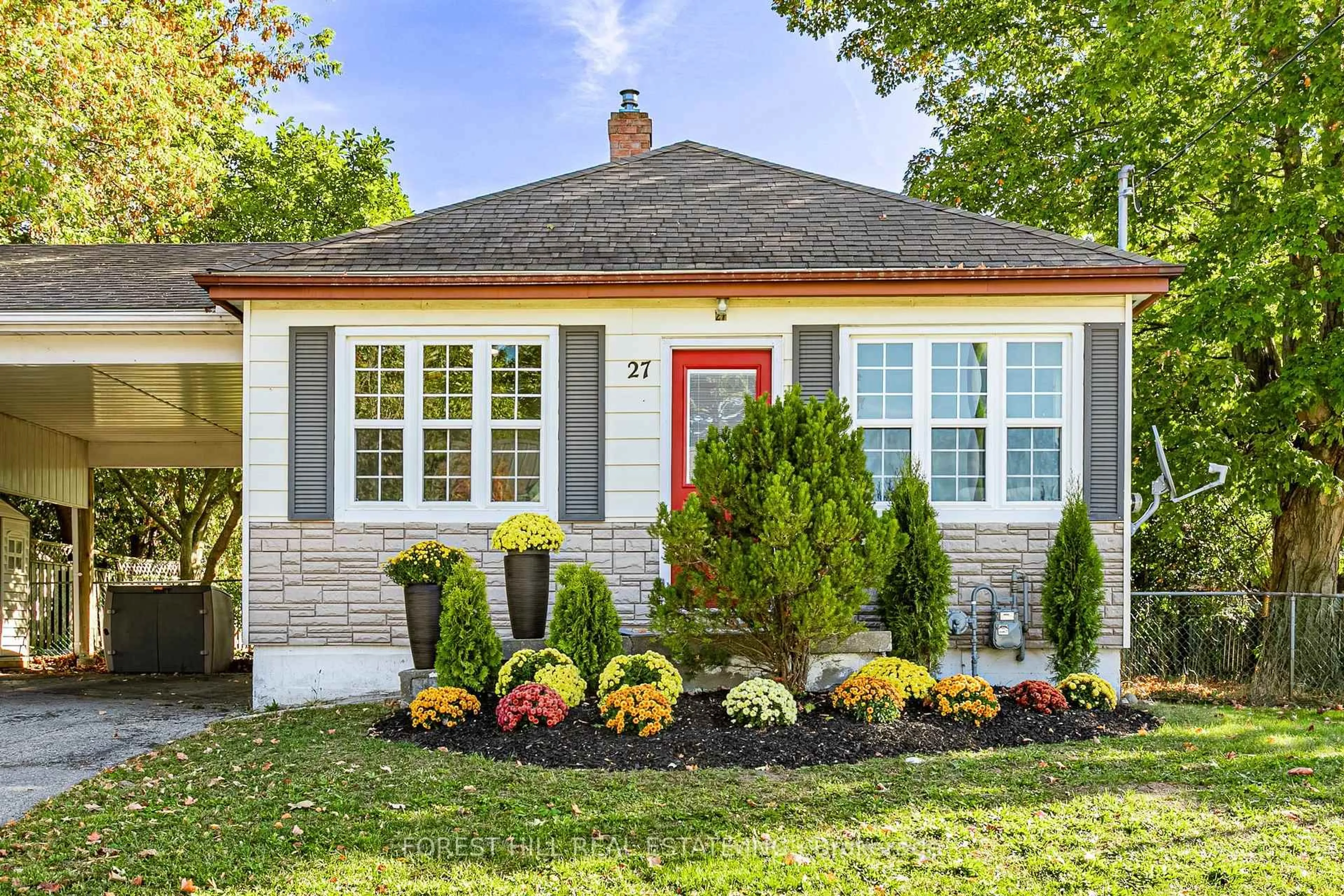 Home with brick exterior material, street for 27 Centre St, Woodstock Ontario N4S 3X6