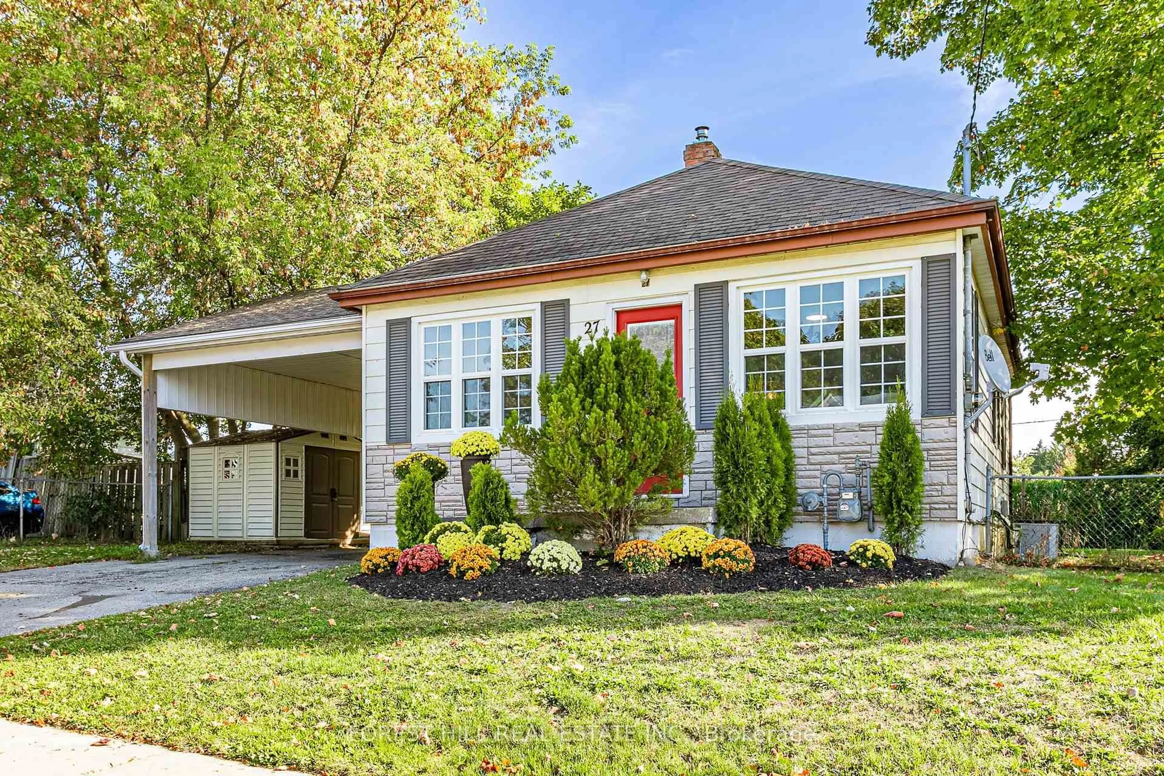 Home with brick exterior material, street for 27 Centre St, Woodstock Ontario N4S 3X6