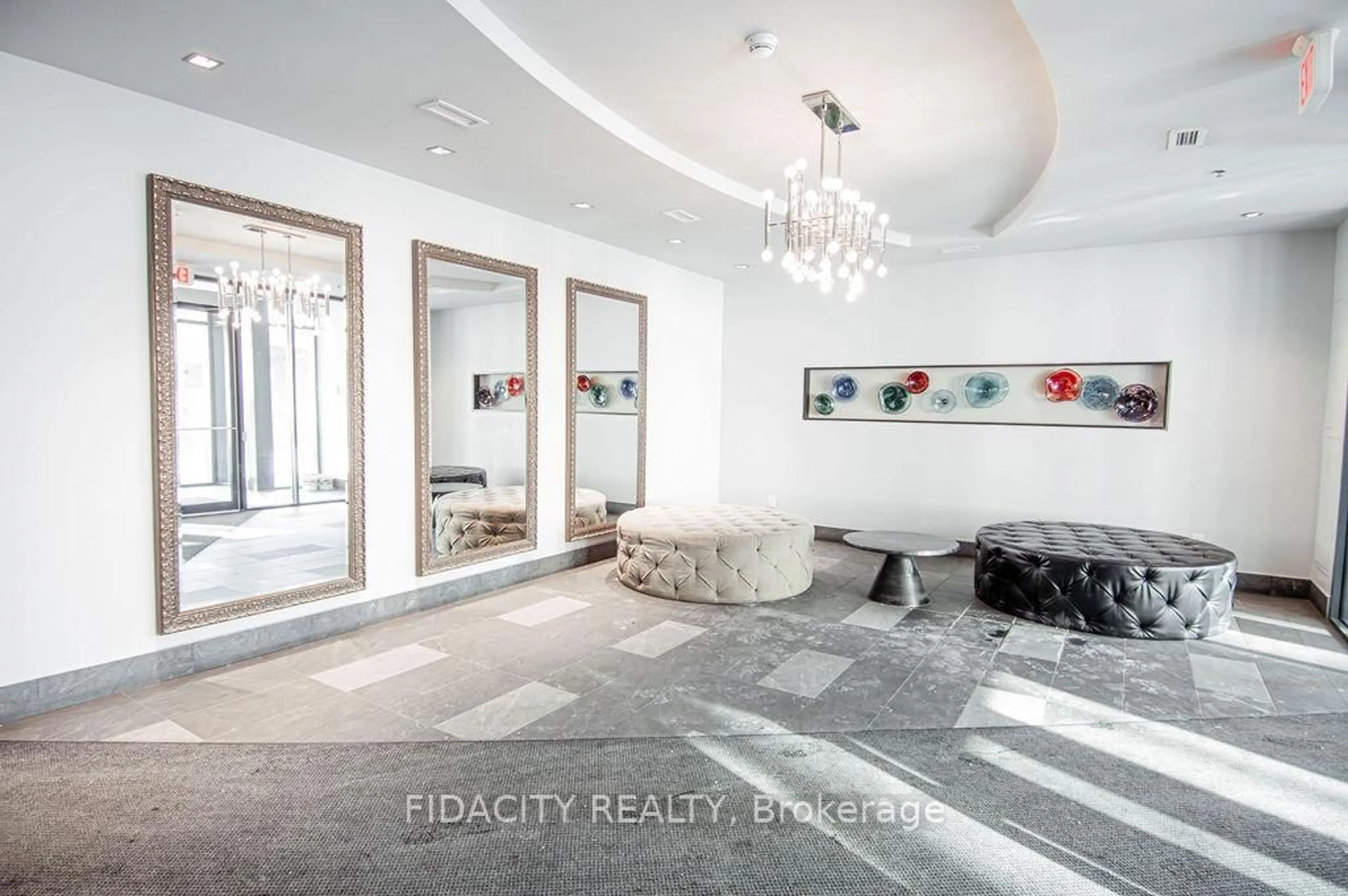 Indoor entryway for 360 Patricia Ave #107, Ottawa Ontario K1Z 0A8