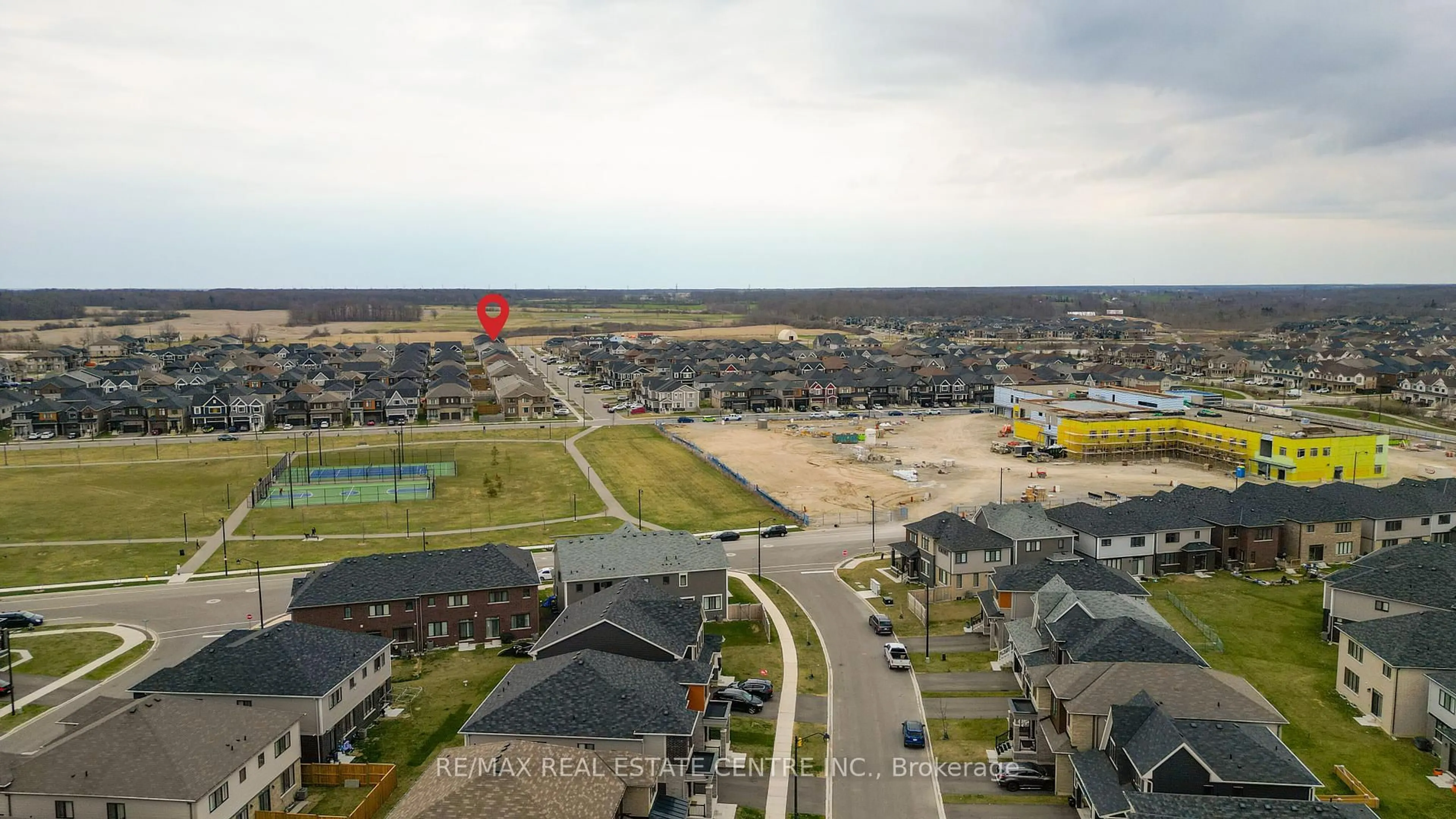 A pic from outside/outdoor area/front of a property/back of a property/a pic from drone, unknown for 22 Oaktree Dr, Haldimand Ontario N3W 0E6