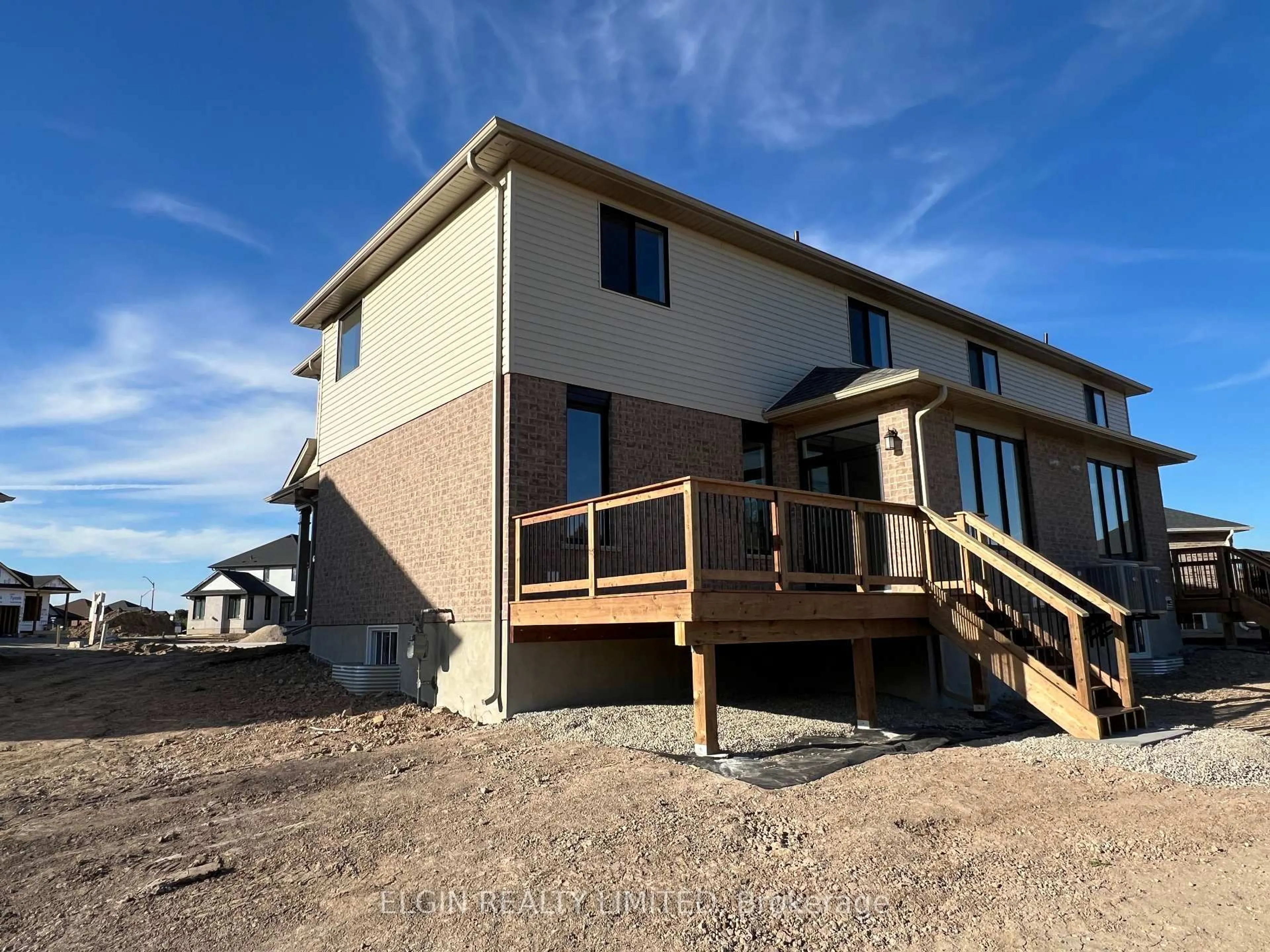 Home with vinyl exterior material, building for 8 Horizon Crt, Central Elgin Ontario N5P 0E5