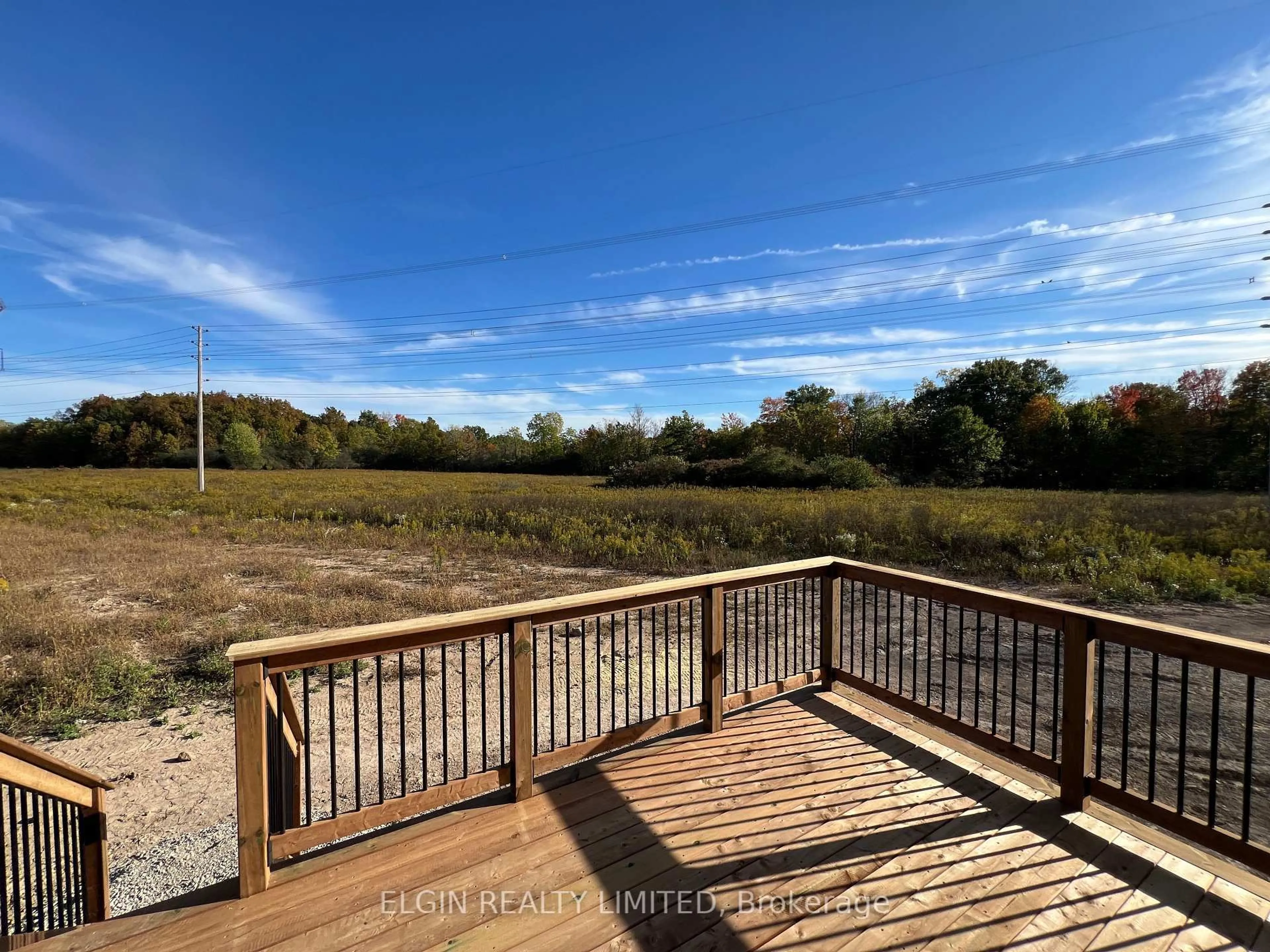 A pic from outside/outdoor area/front of a property/back of a property/a pic from drone, water/lake/river/ocean view for 8 Horizon Crt, Central Elgin Ontario N5P 0E5