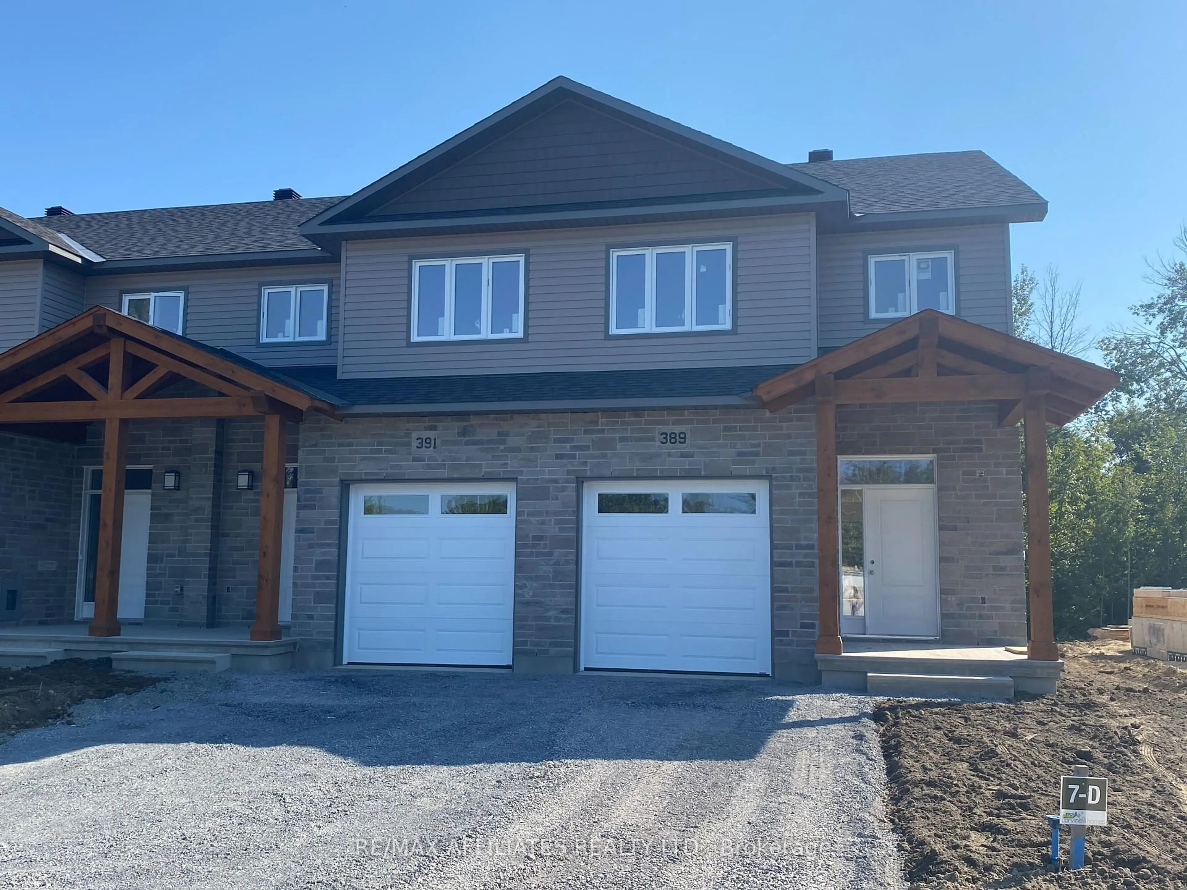 Unknown for 351 VOYAGEUR Pl, Russell Ontario K0A 1W0