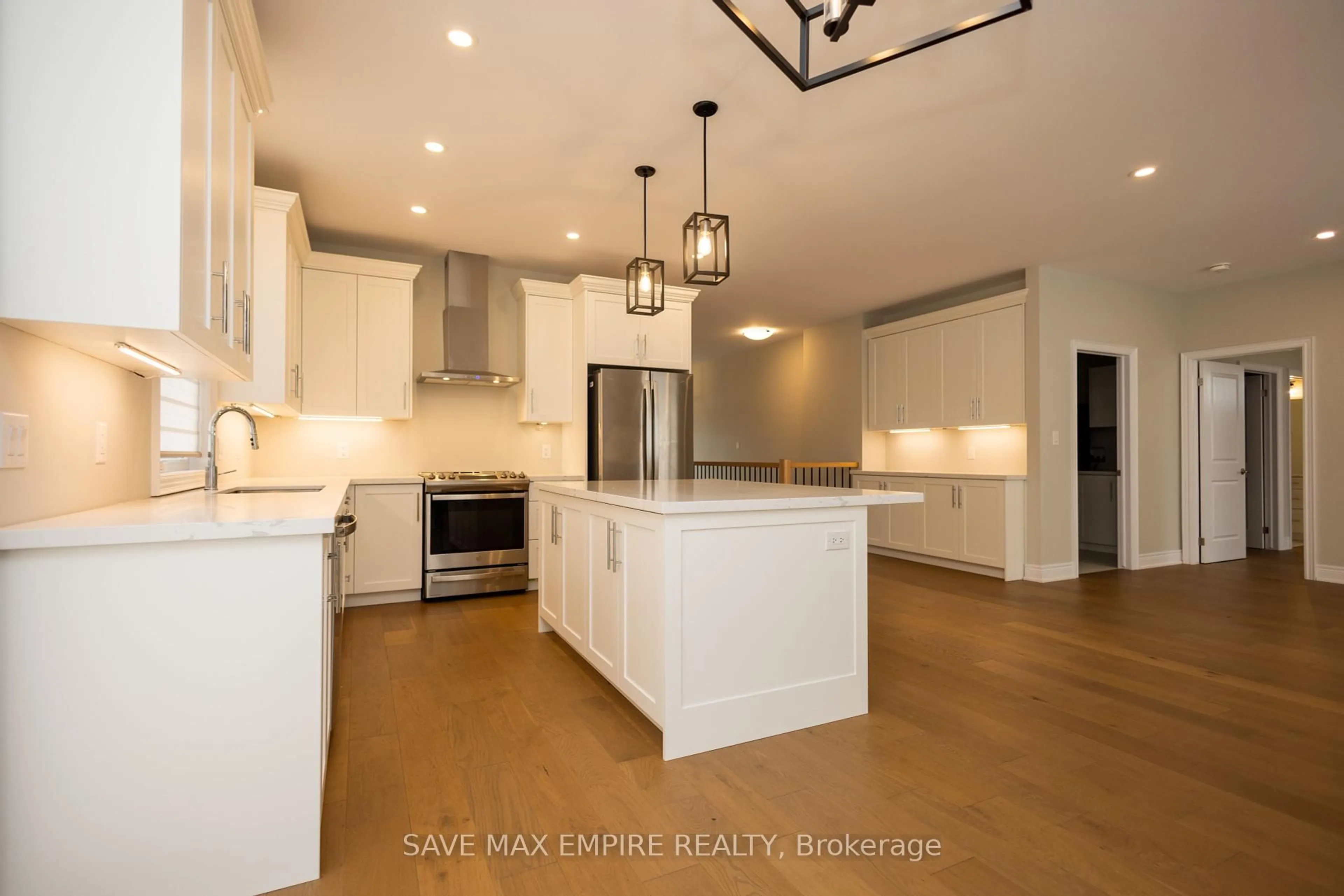 Open concept kitchen, unknown for 3580 Canfield Cres, Fort Erie Ontario L0S 1S0