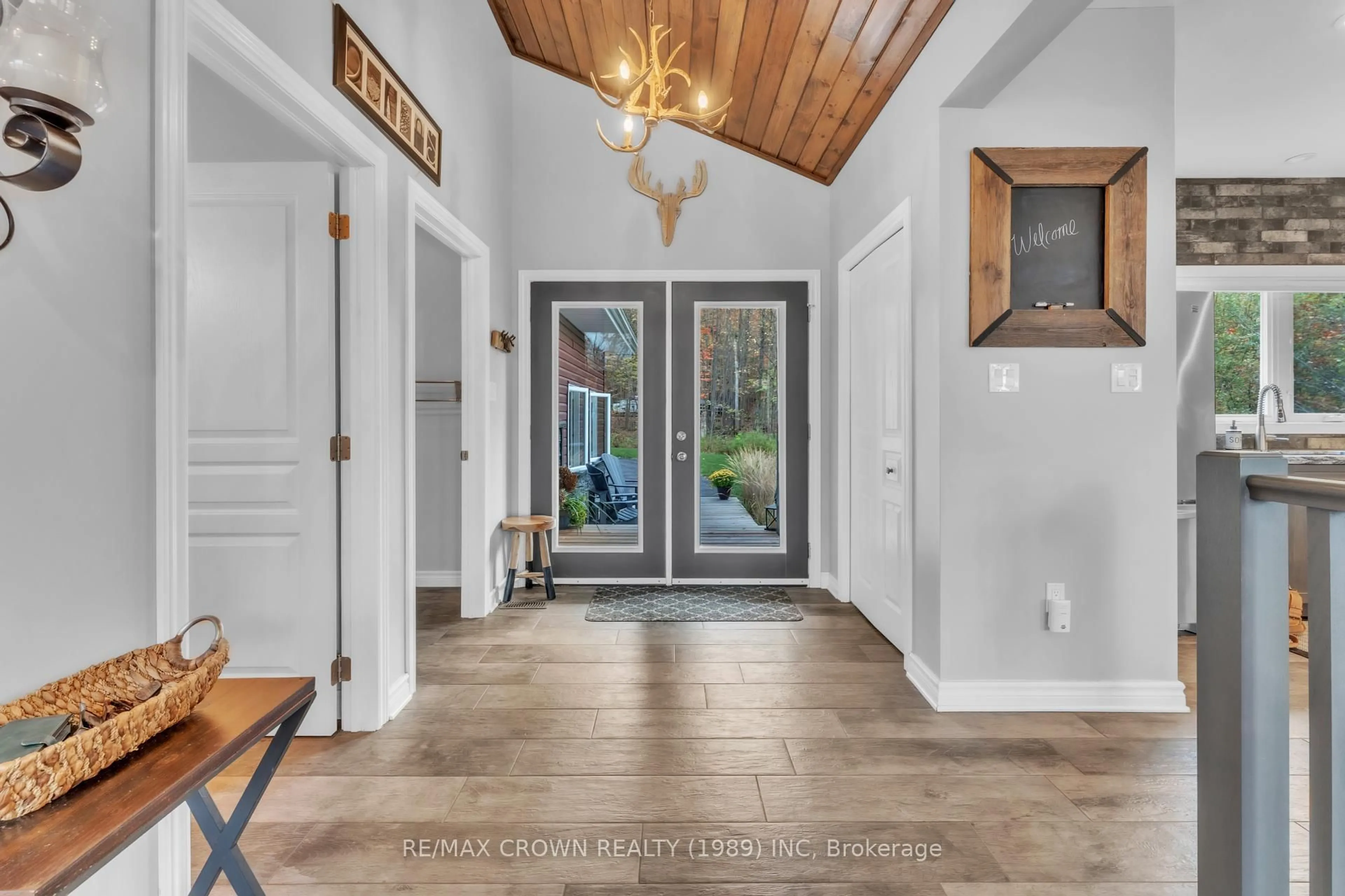 Indoor entryway for 28 Maple Ridge Rd, Nipissing Ontario P0H 1Z0