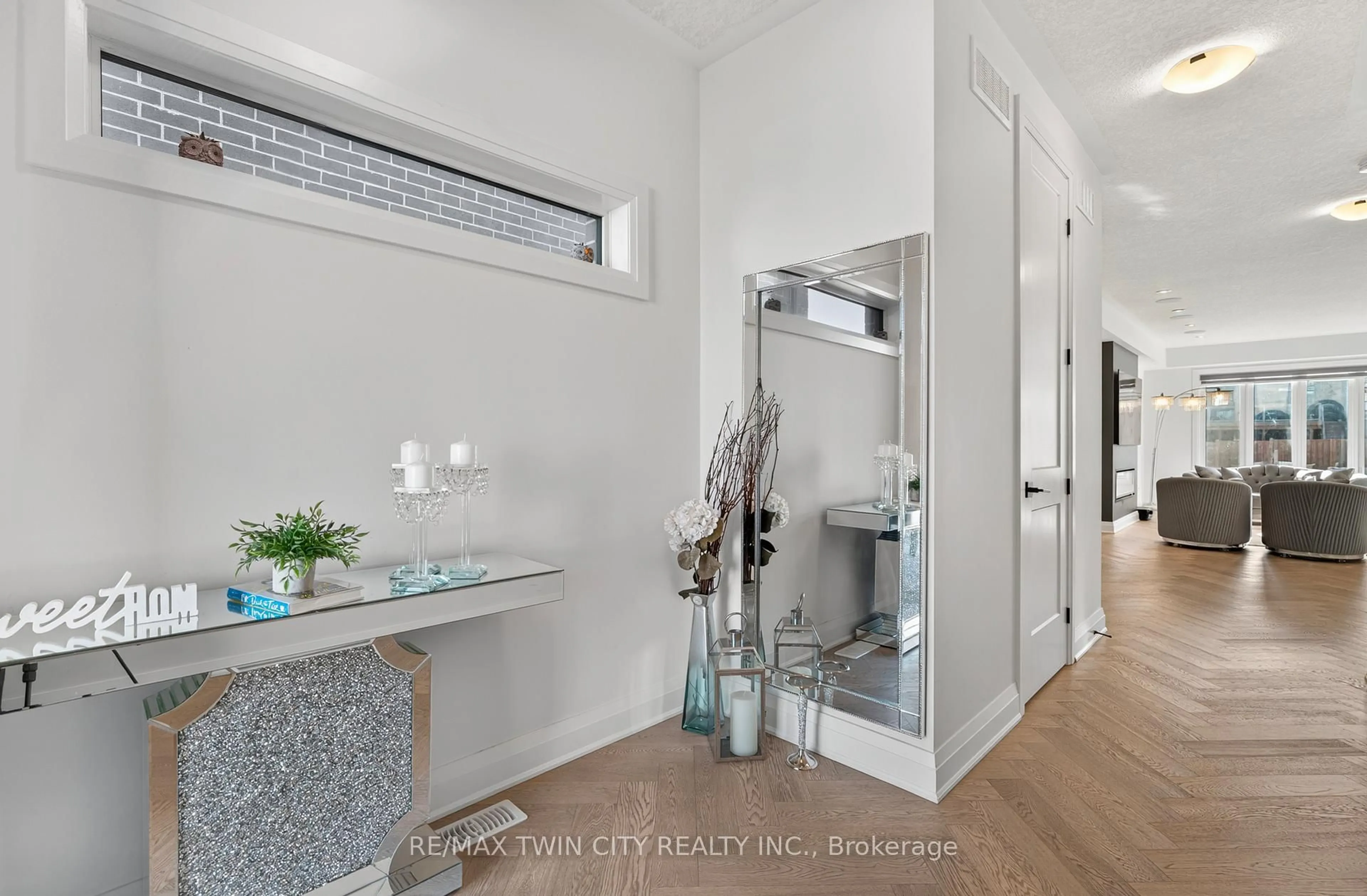 Indoor entryway for 296 Raspberry Pl, Waterloo Ontario N2V 0H3