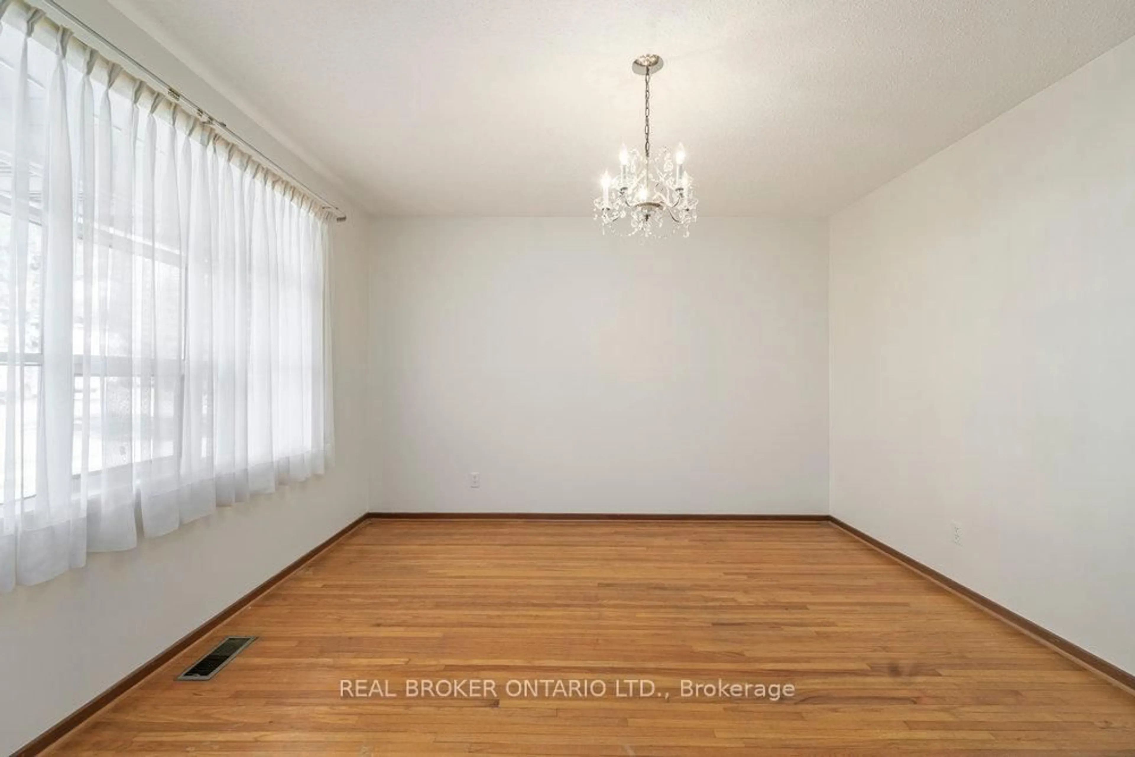 A pic of a room for 60 Westpark Dr, Ottawa Ontario K1B 3E5