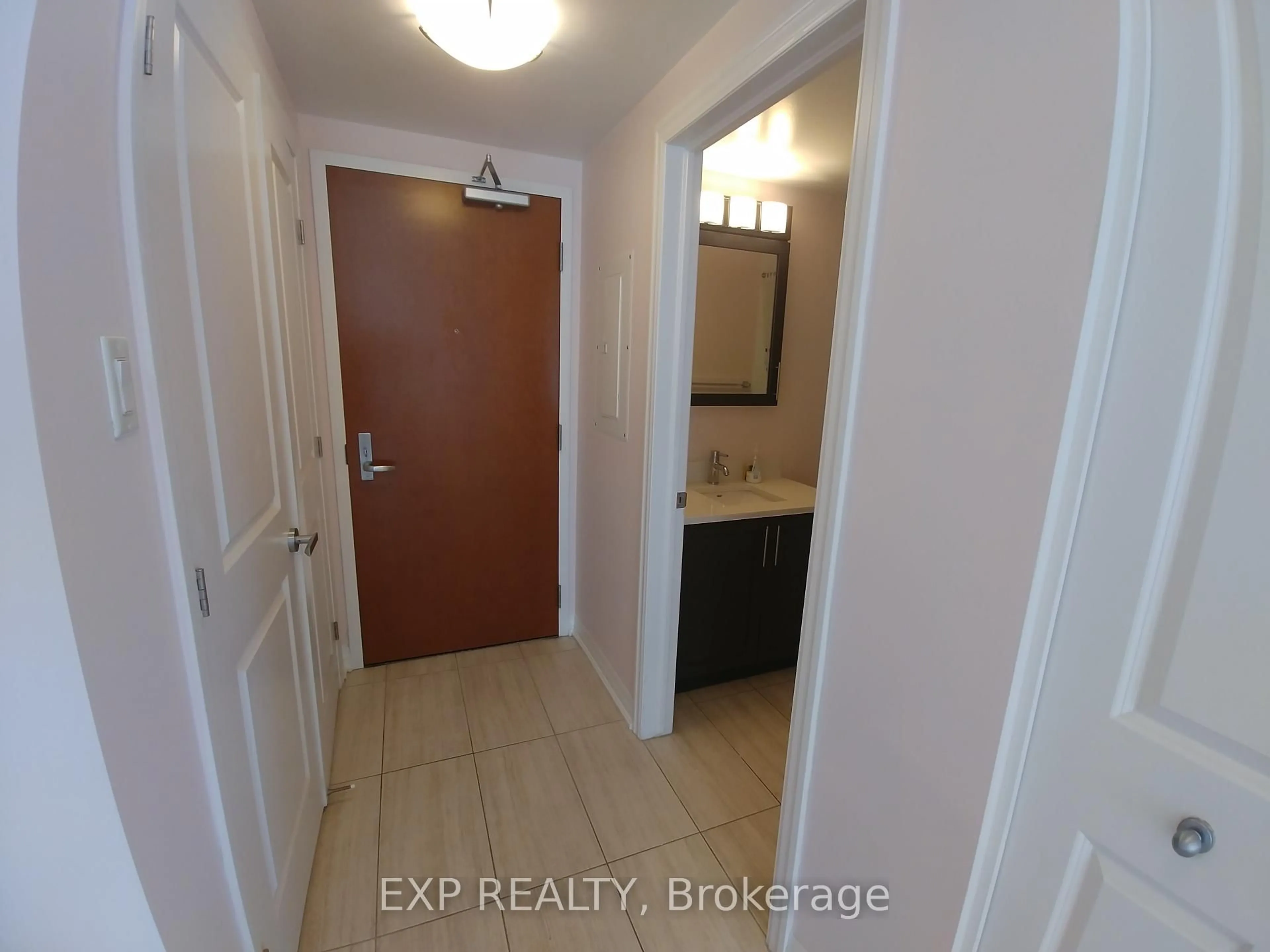 Indoor entryway for 195 Besserer St #2308, Ottawa Ontario K1N 7J6