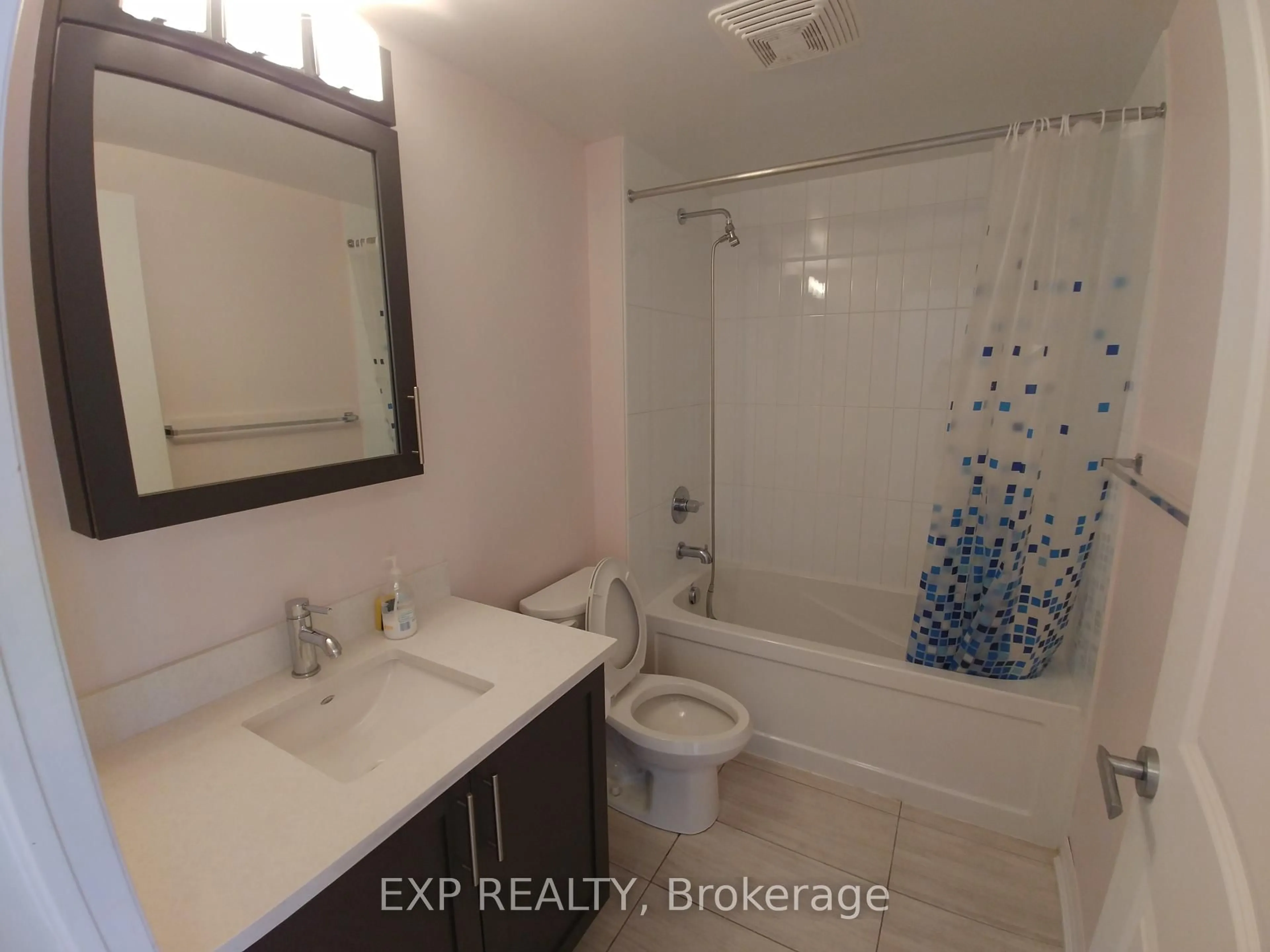 Standard bathroom, ceramic/tile floor for 195 Besserer St #2308, Ottawa Ontario K1N 7J6