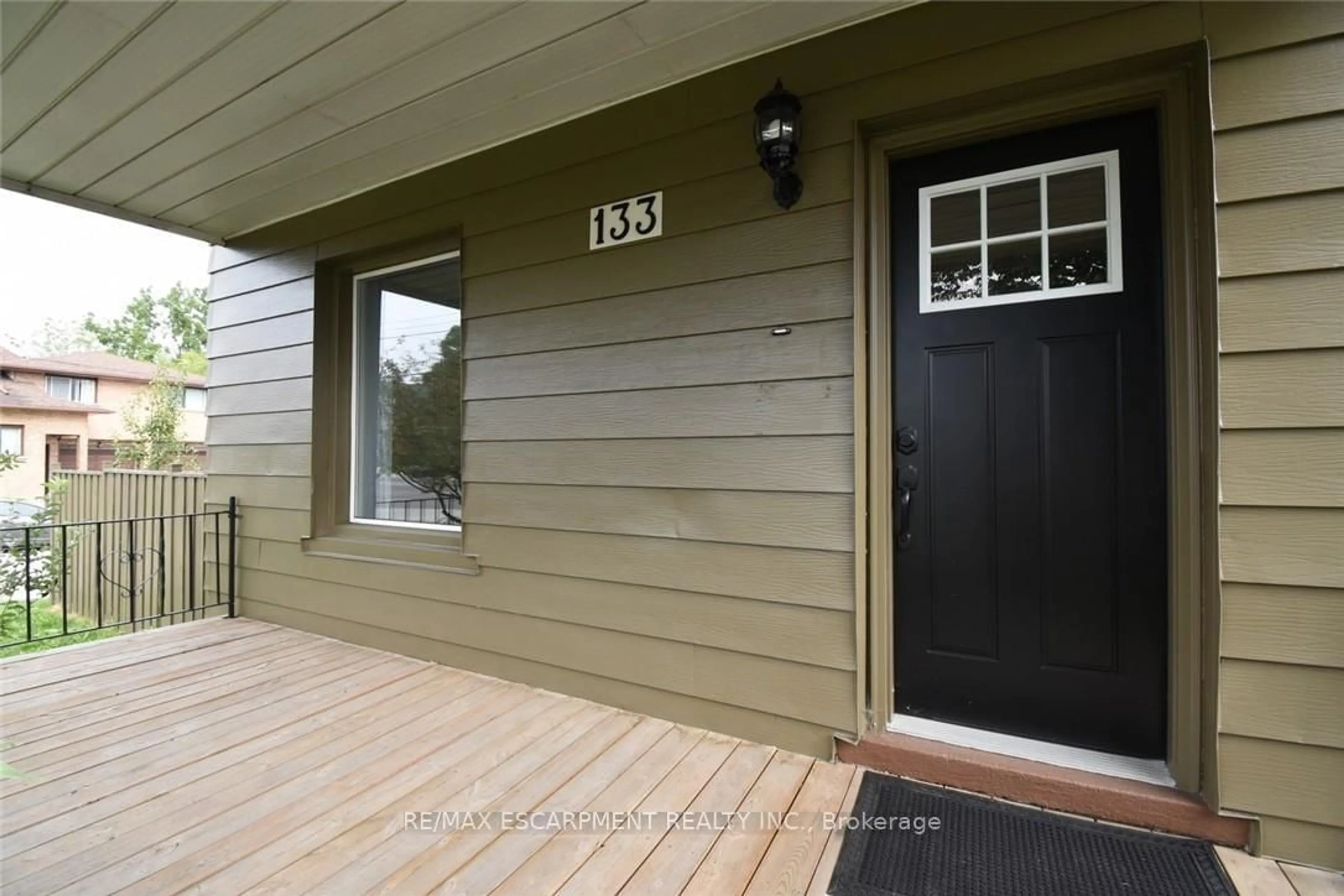 Indoor entryway for 133 Fennell Ave, Hamilton Ontario L9A 1S2