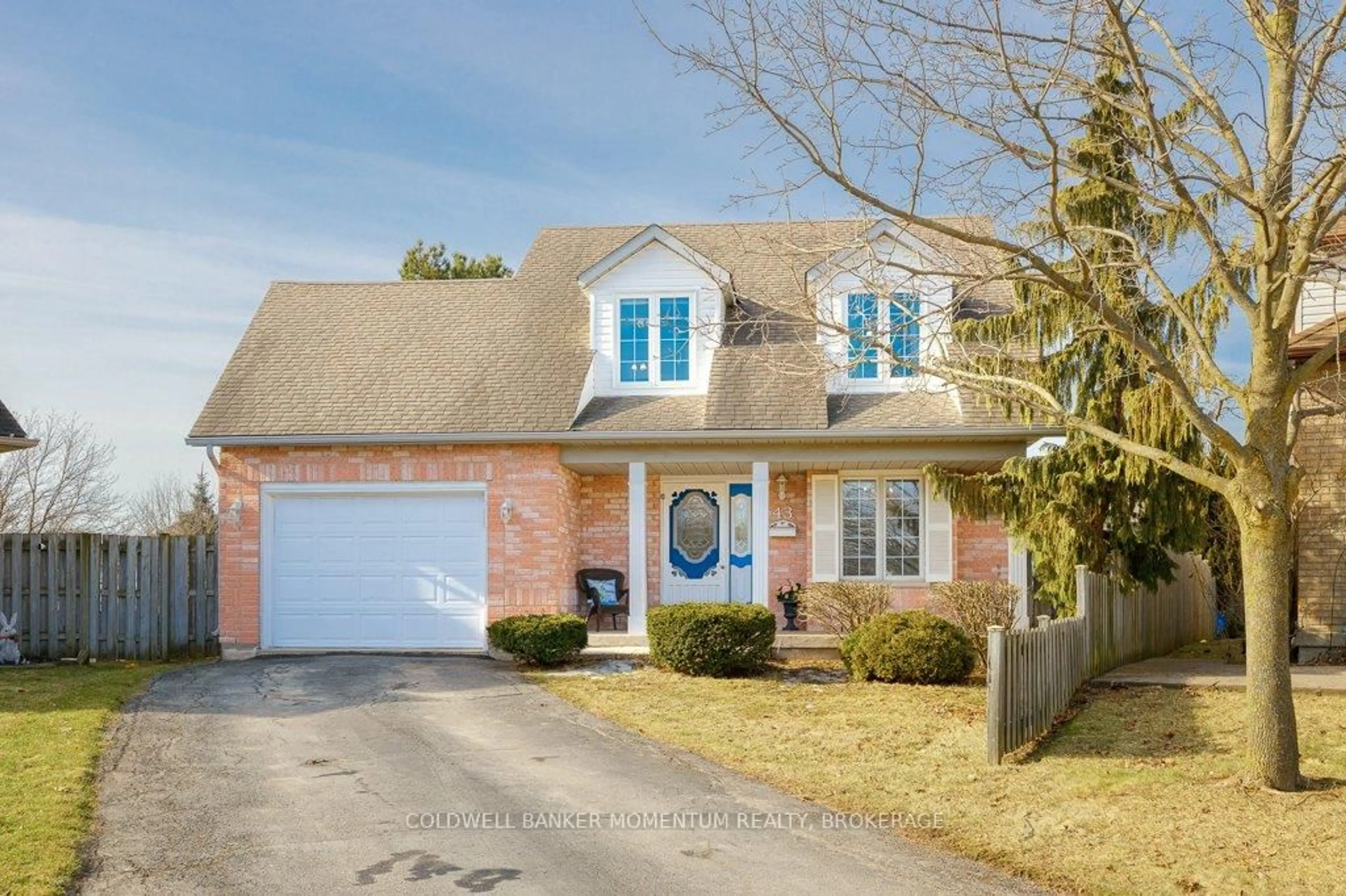 Home with brick exterior material, street for 43 Silvercrest Crt, Thorold Ontario L2V 5B4